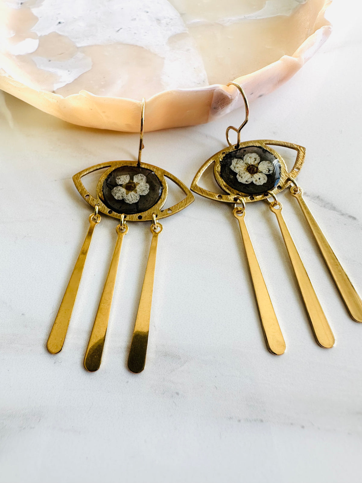 Smokey resin eye pressed flower earrings