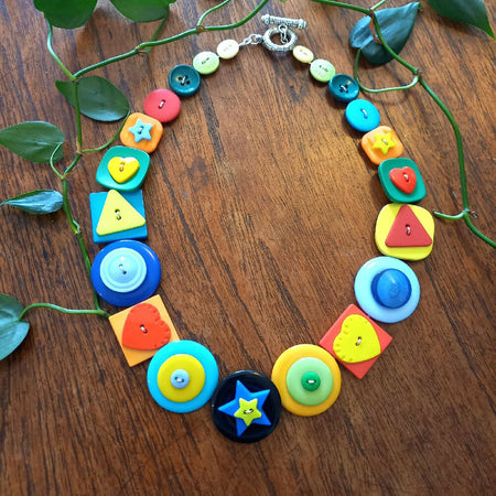 Colourful button necklace - Shape Fun