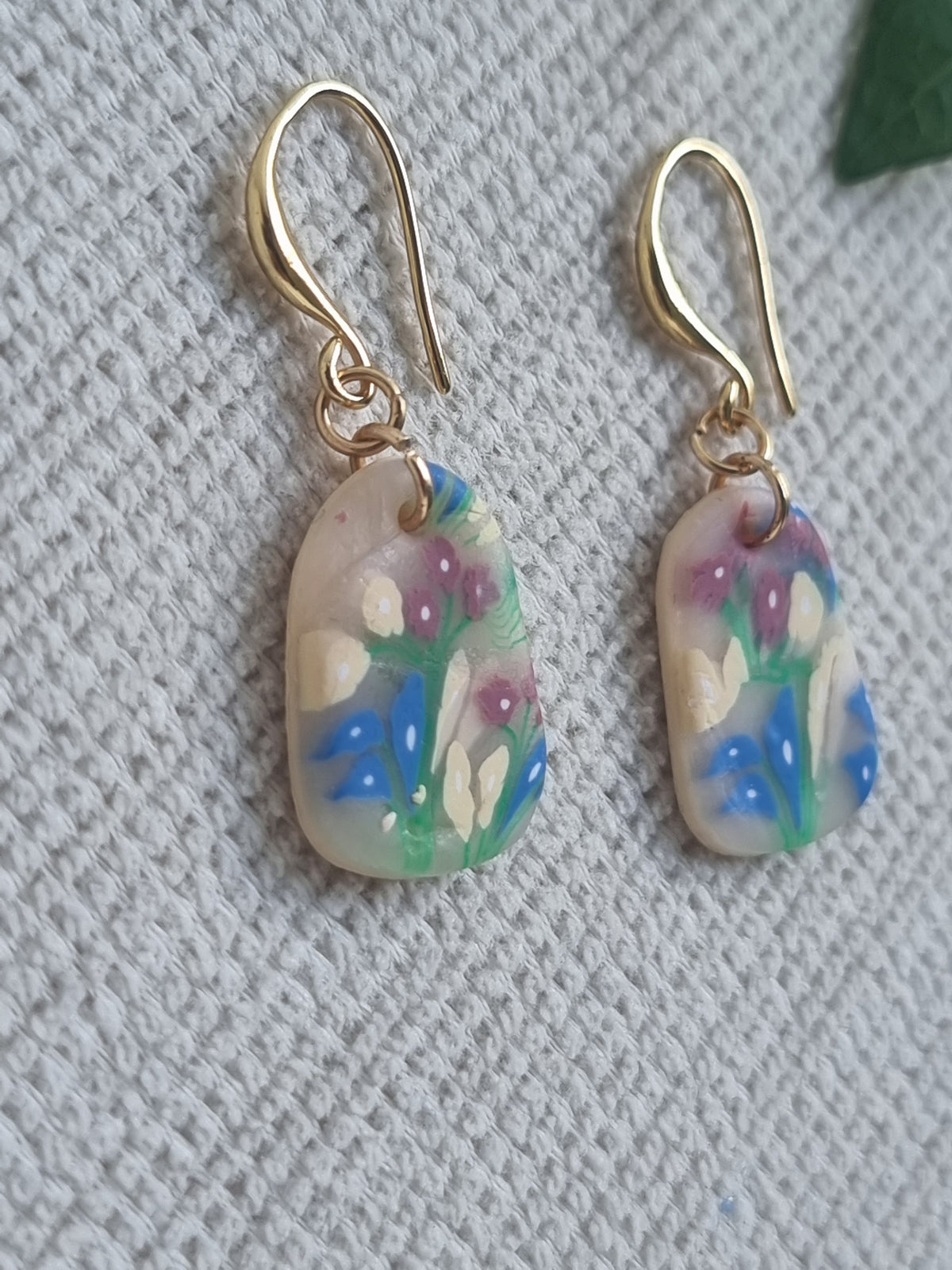 Baby's Breath Bunch - Floral design dangle
