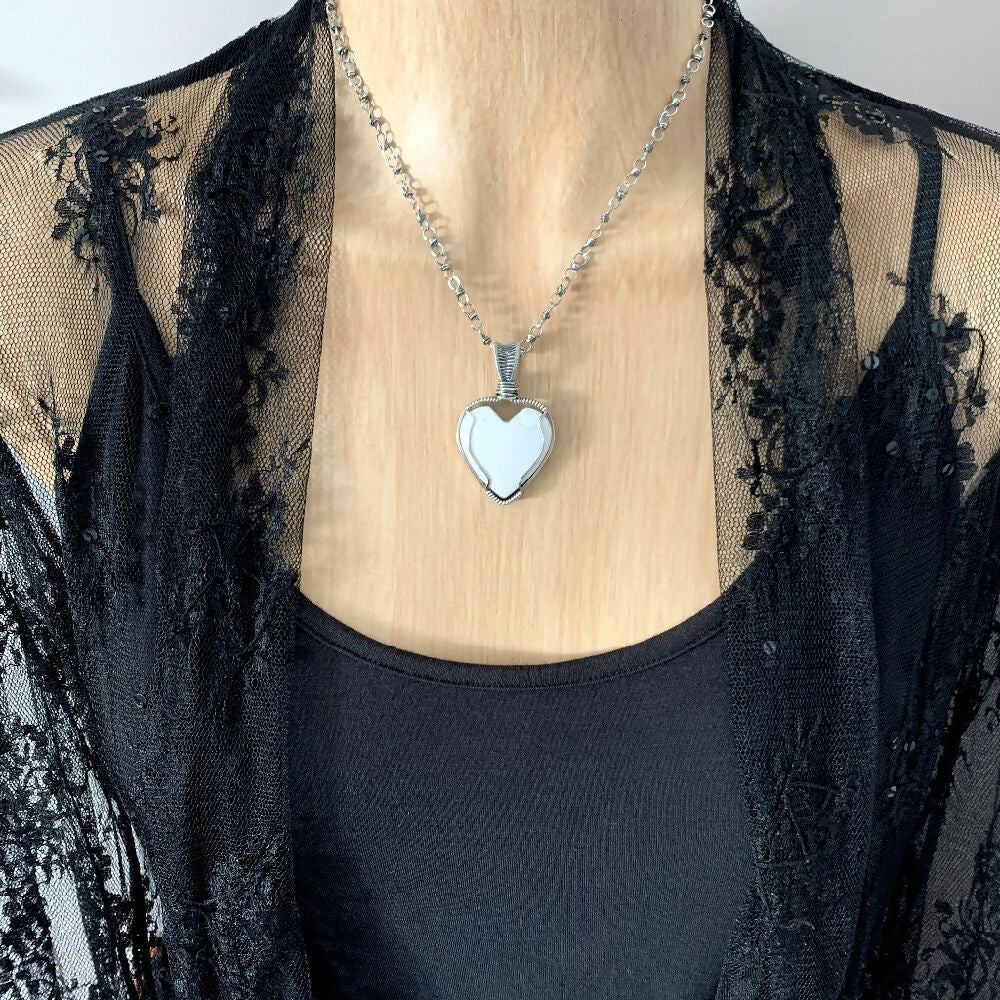 PJS05754_08_HowliteHeartPendant