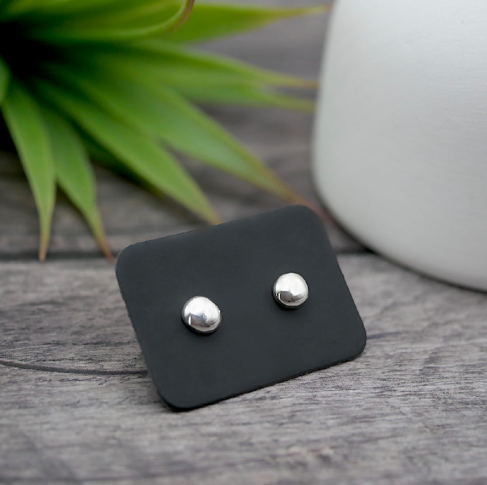 pebbles studs sterling silver black card sml
