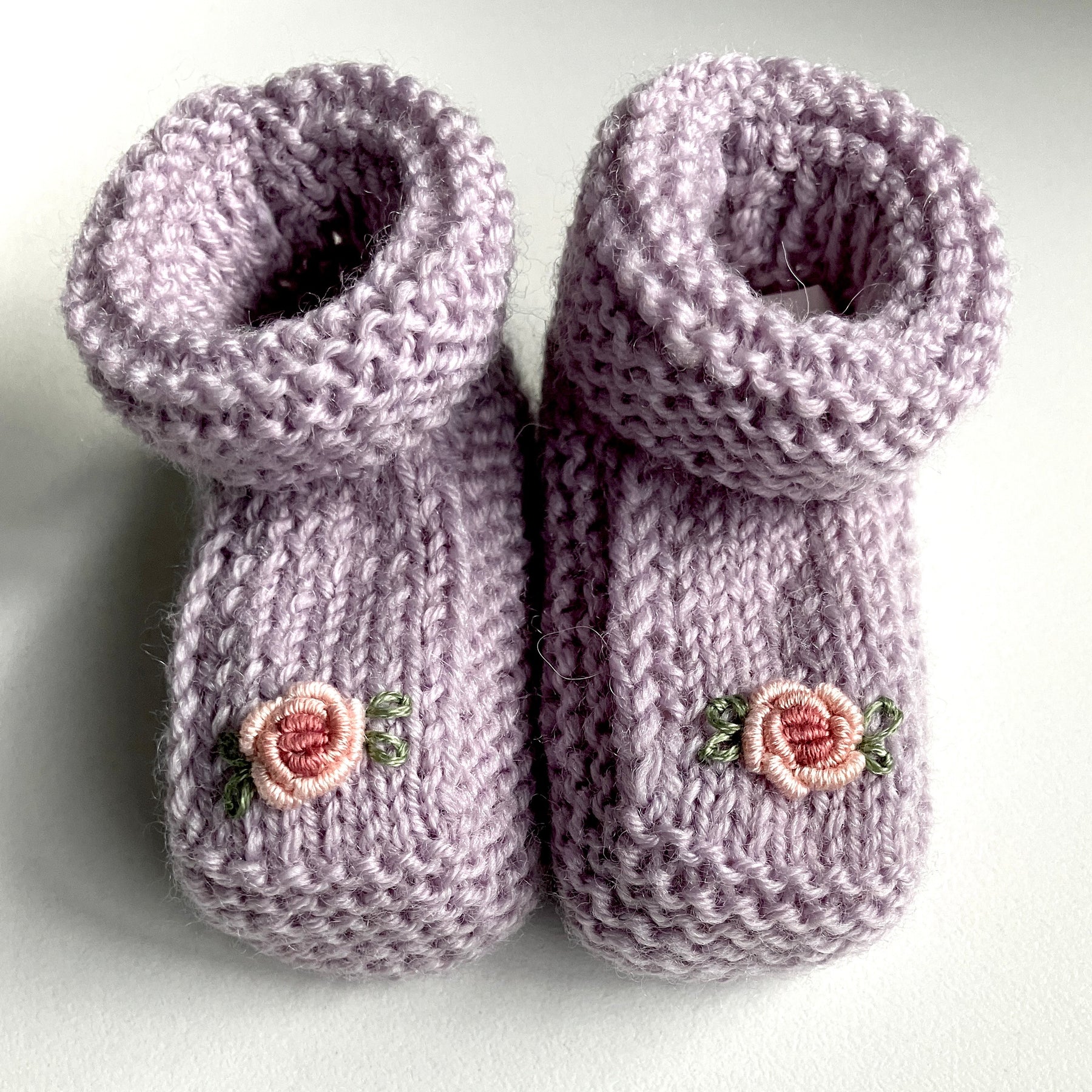 Baby gift set - soft lilac with rosebuds - hand-knitted & hand-embroidered
