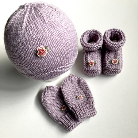 Baby gift set - soft lilac with rosebuds - hand-knitted & hand-embroidered