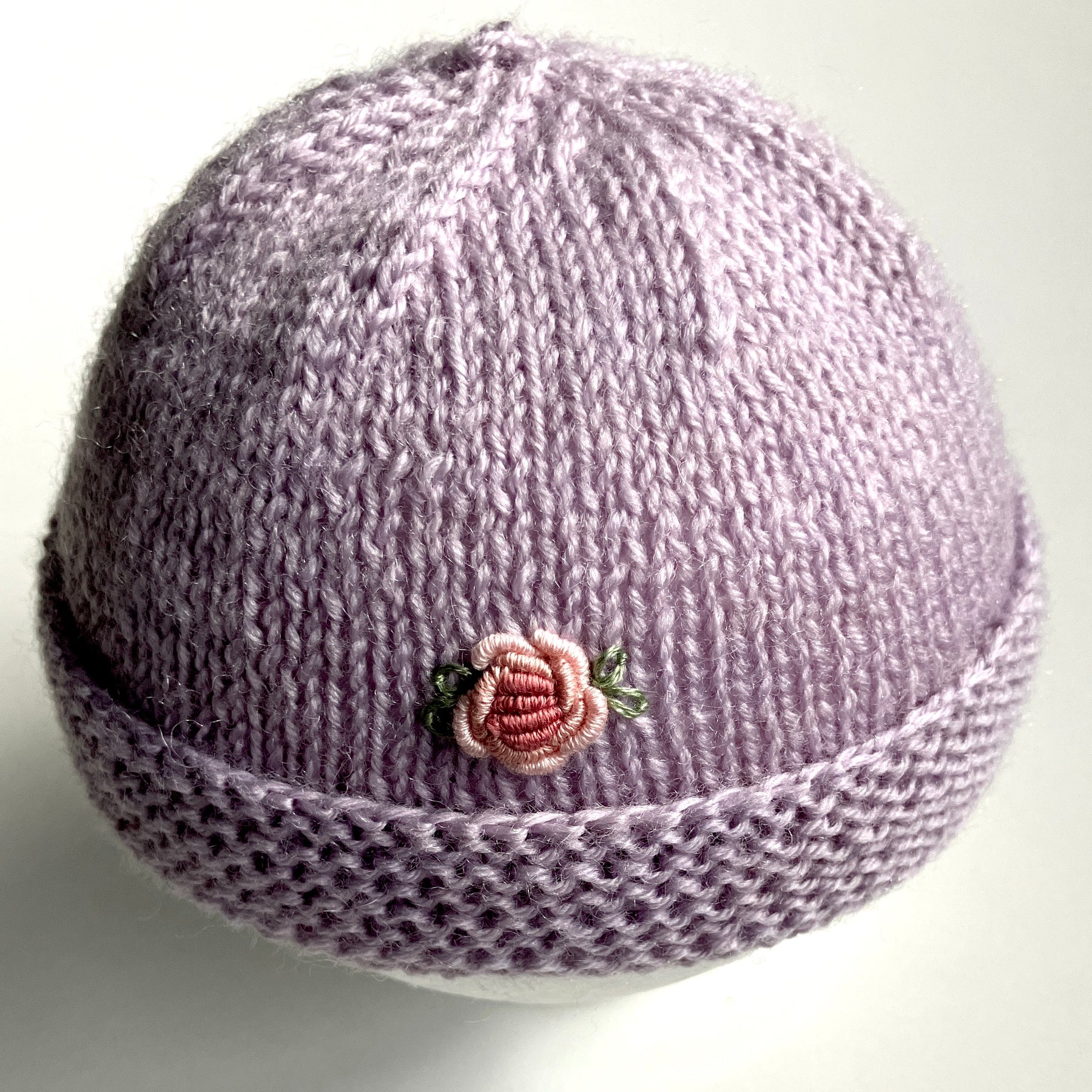 Baby gift set - soft lilac with rosebuds - hand-knitted & hand-embroidered