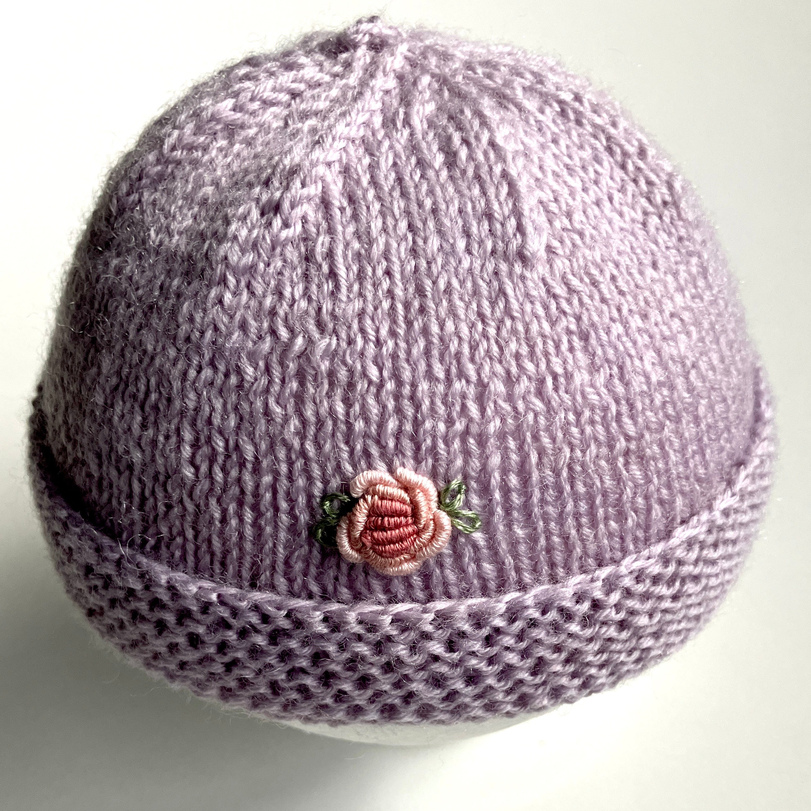 Baby gift set - soft lilac with rosebuds - hand-knitted & hand-embroidered