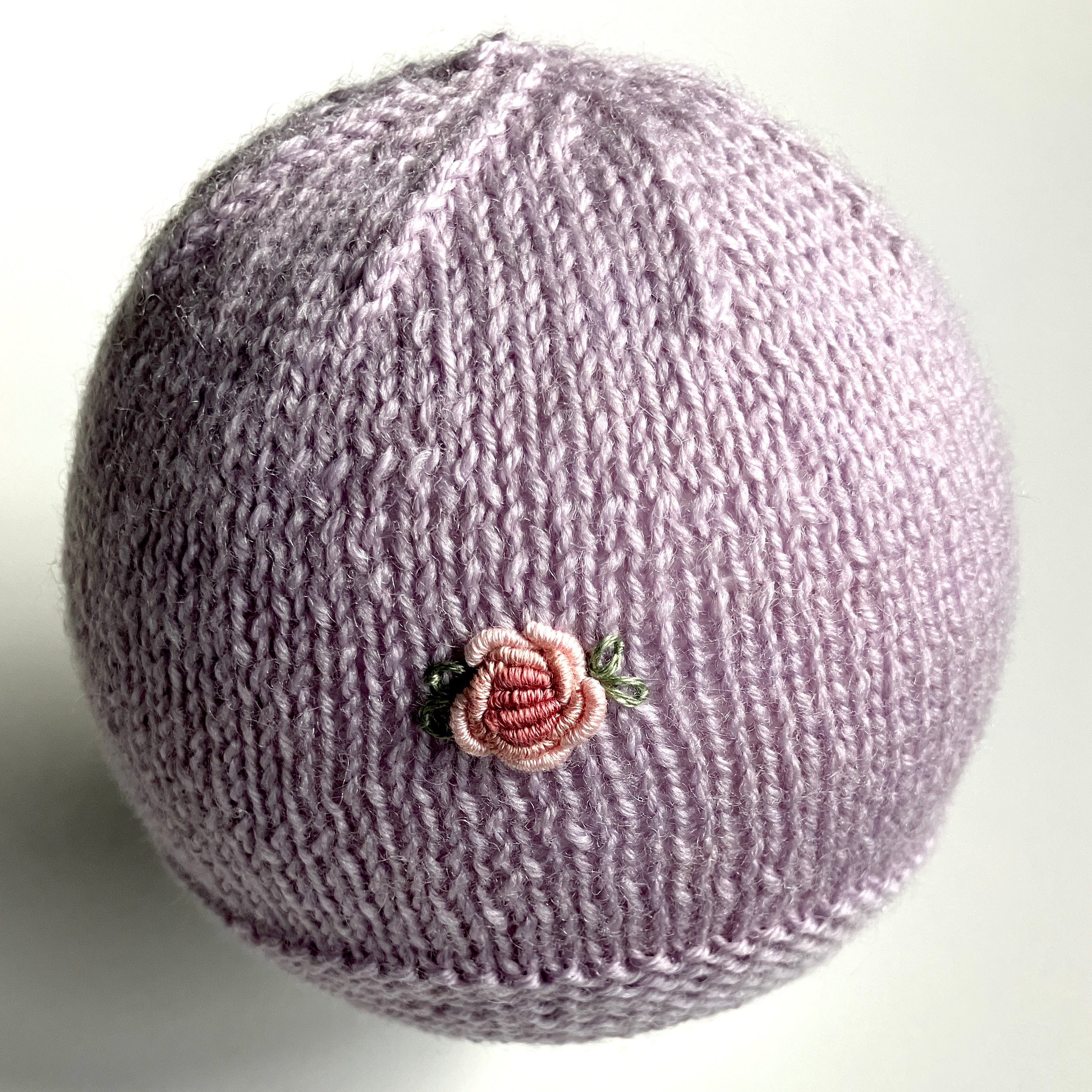 Baby gift set - soft lilac with rosebuds - hand-knitted & hand-embroidered