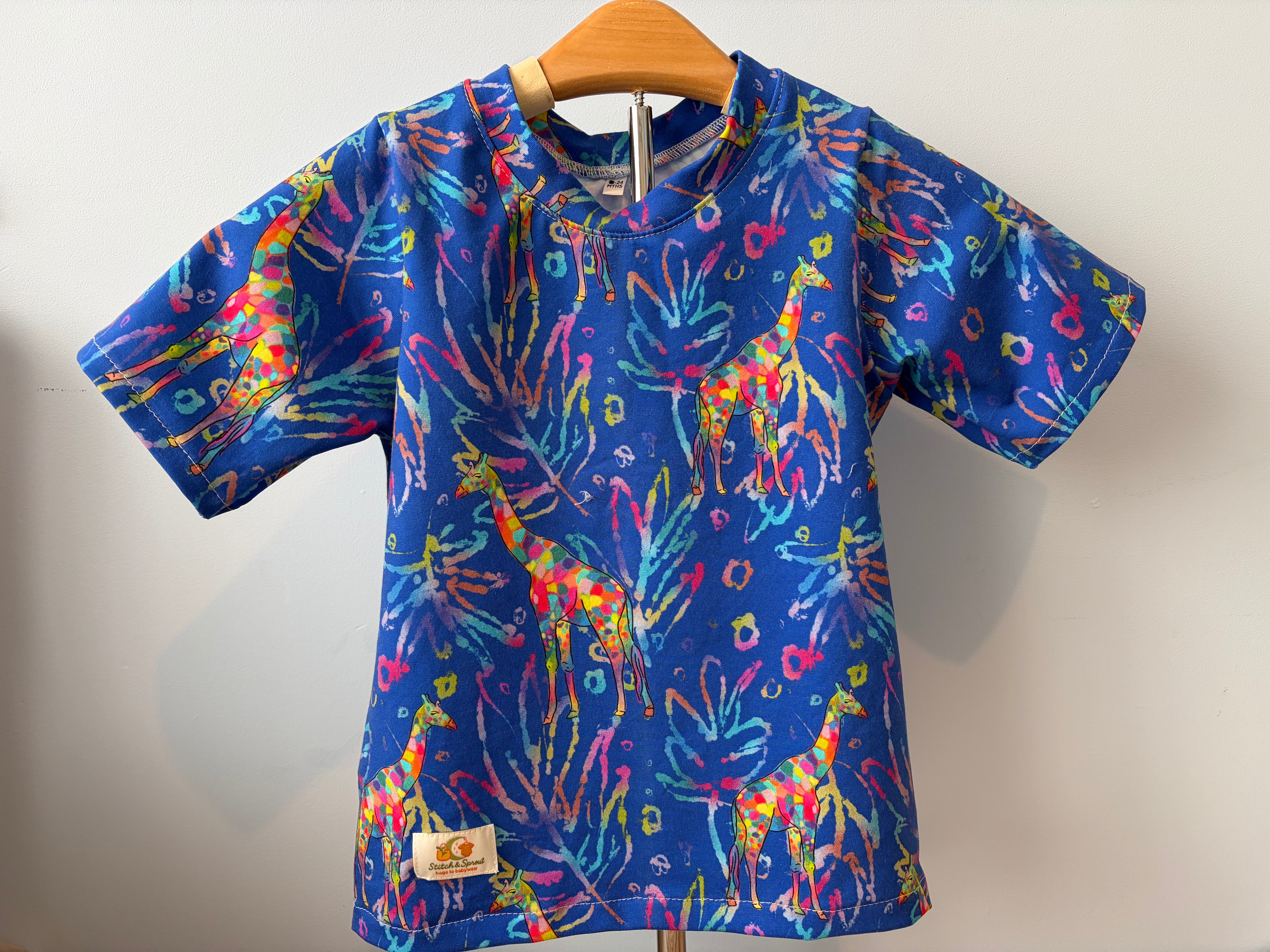 RAINBOW GIRAFFE TEE SHIRT