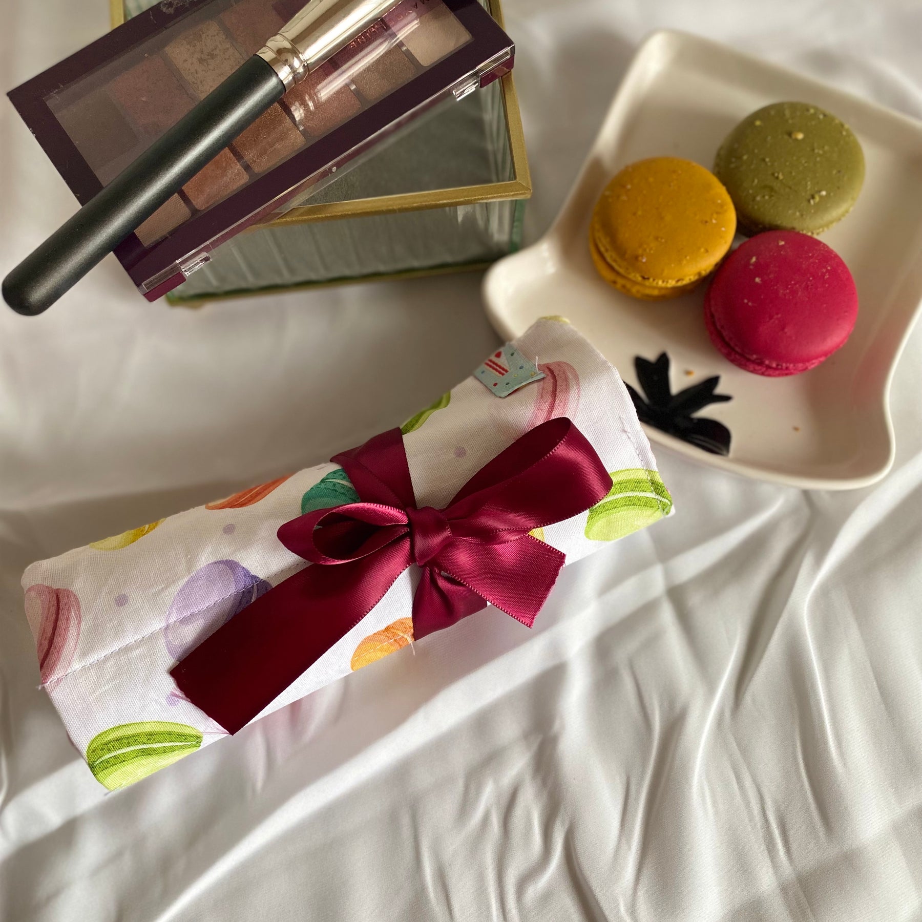 🍓 Foodie-Inspired Makeup Brush Roll & Reusable Makeup Pad Set