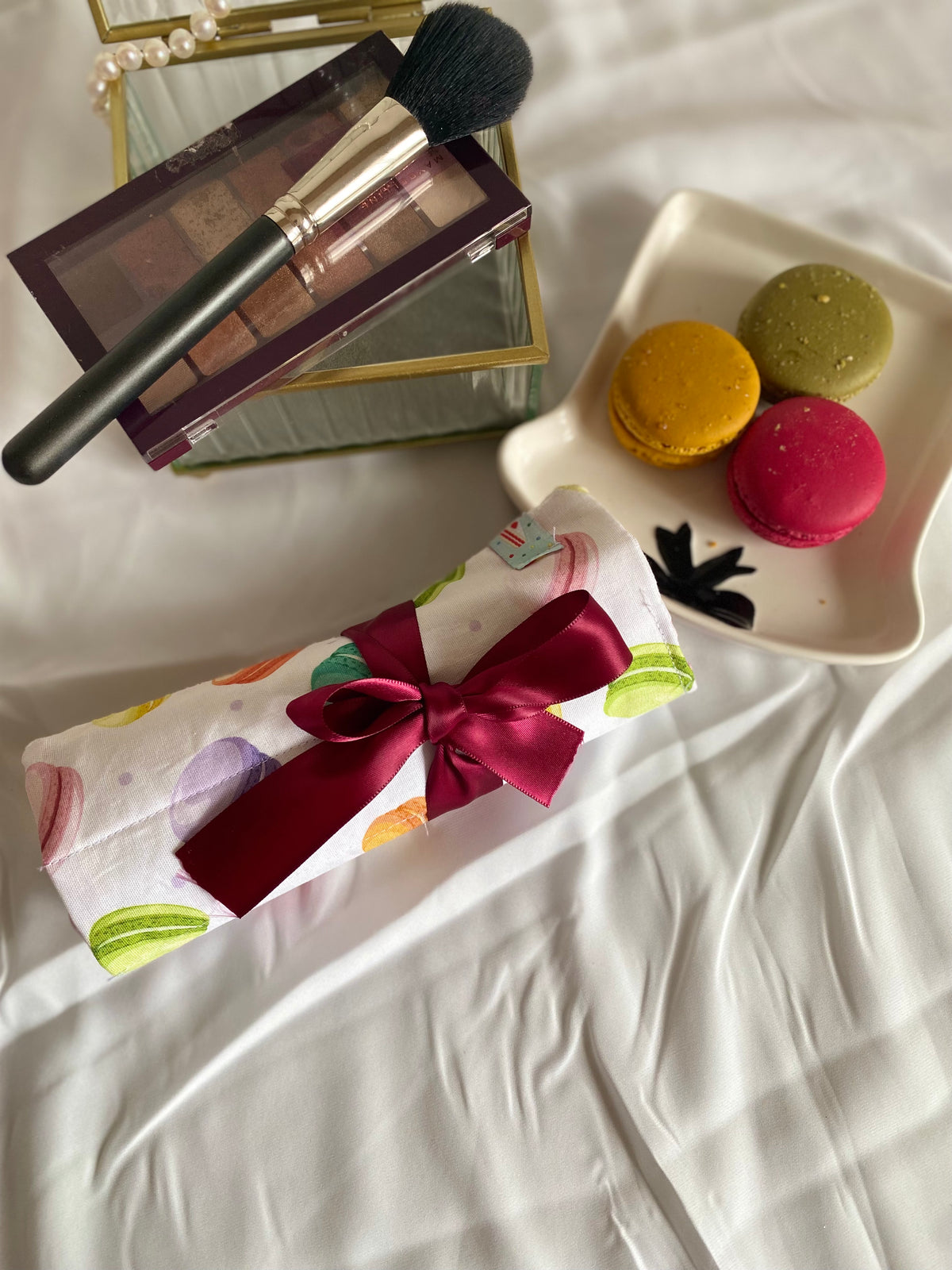 🍓 Foodie-Inspired Makeup Brush Roll & Reusable Makeup Pad Set