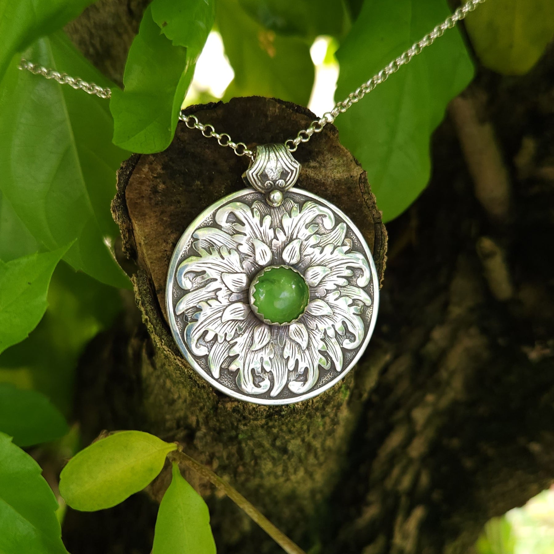 Leafy medallion with serpentine