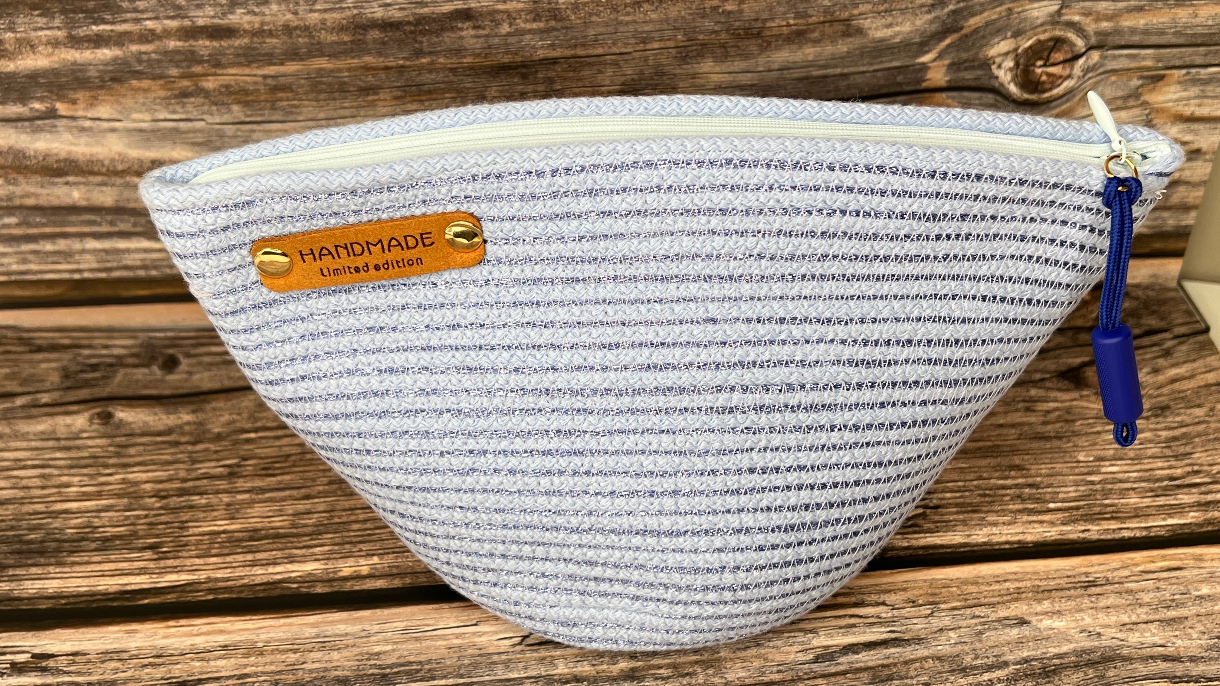 Cosmetic pouch