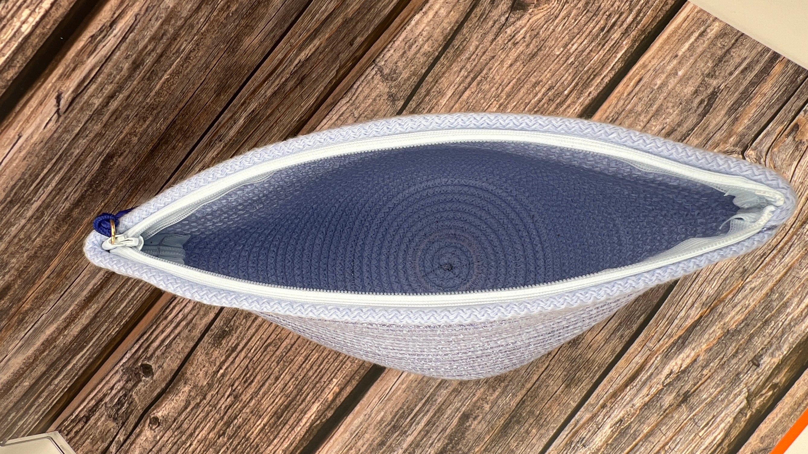 Cosmetic pouch