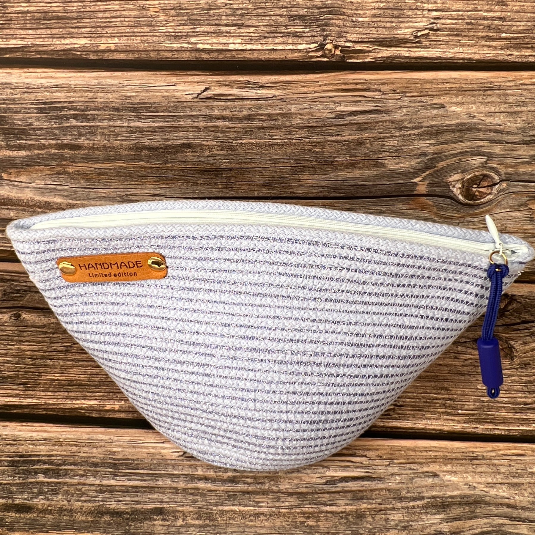 Cosmetic pouch