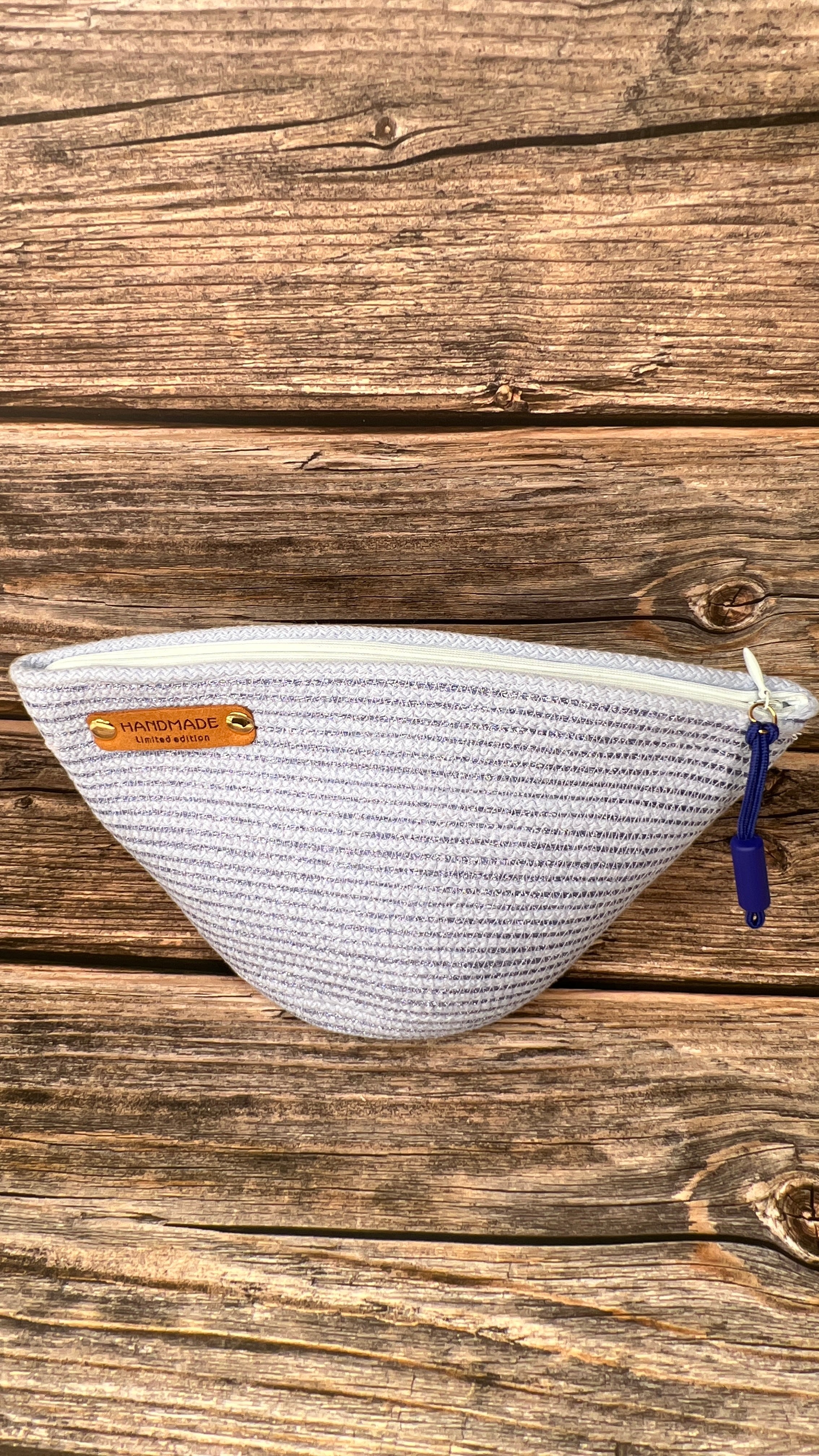 Cosmetic pouch