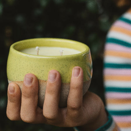 Sásta Hug Mug Candle