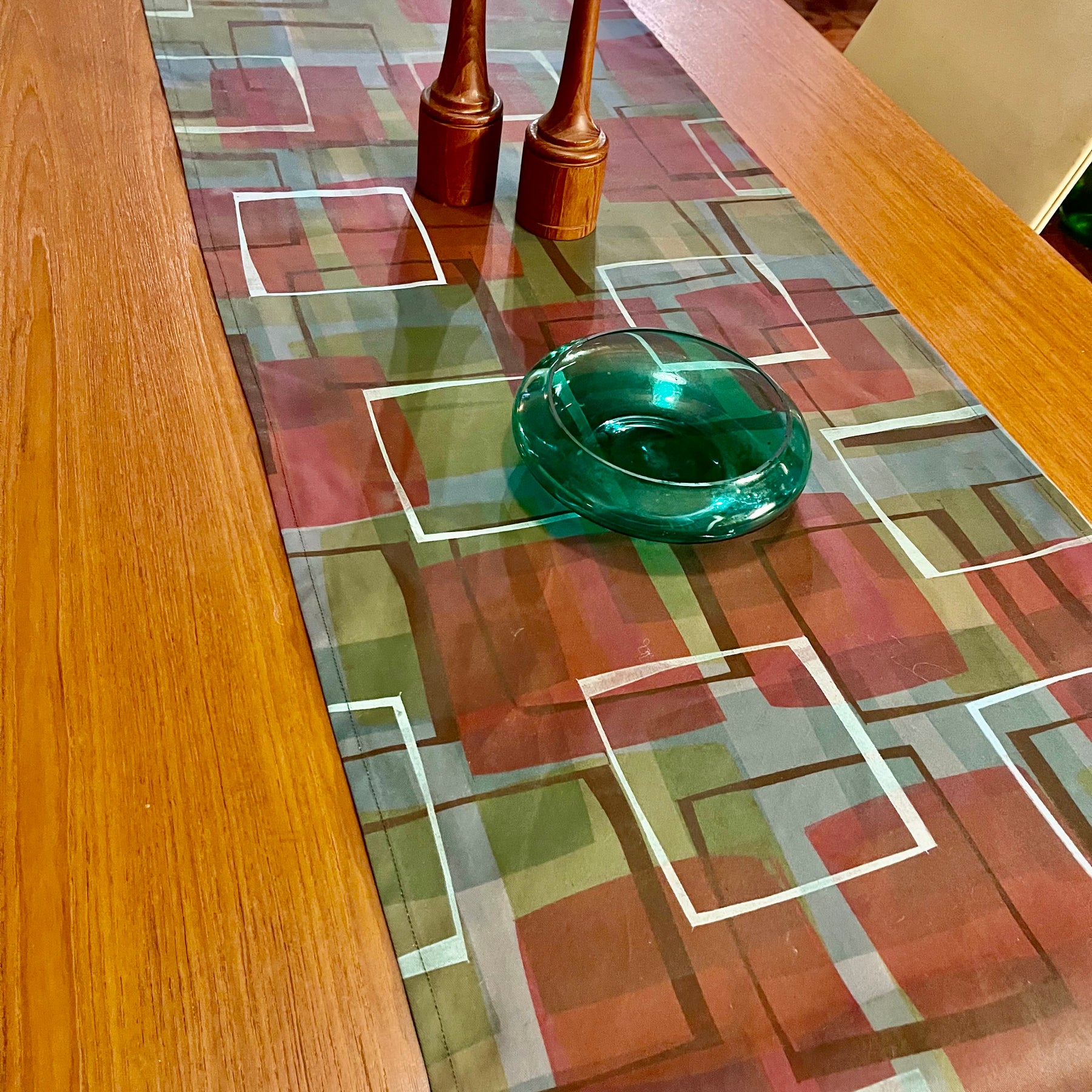 Table runner - Gray rose and olive squares