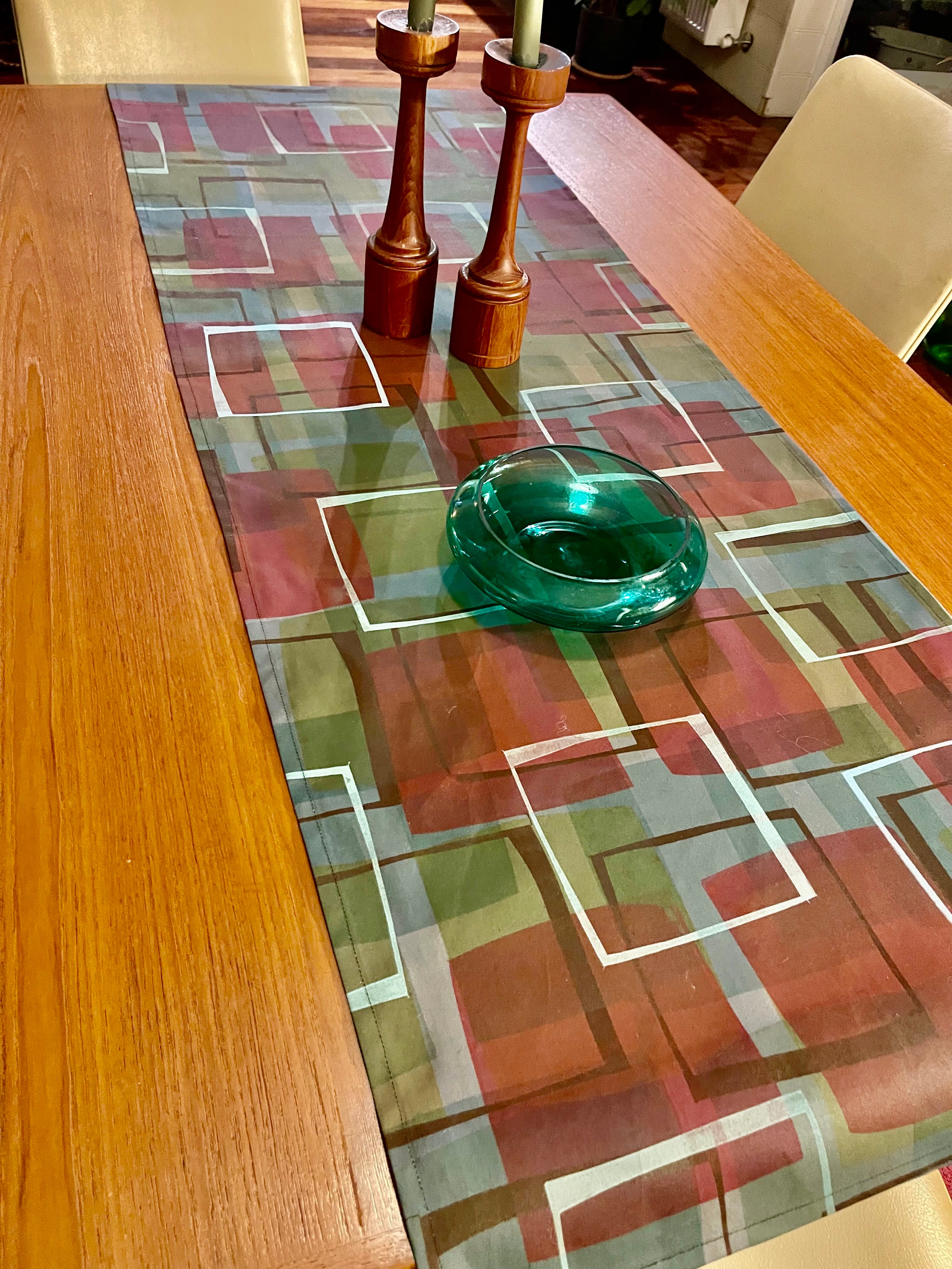 Table runner - Gray rose and olive squares