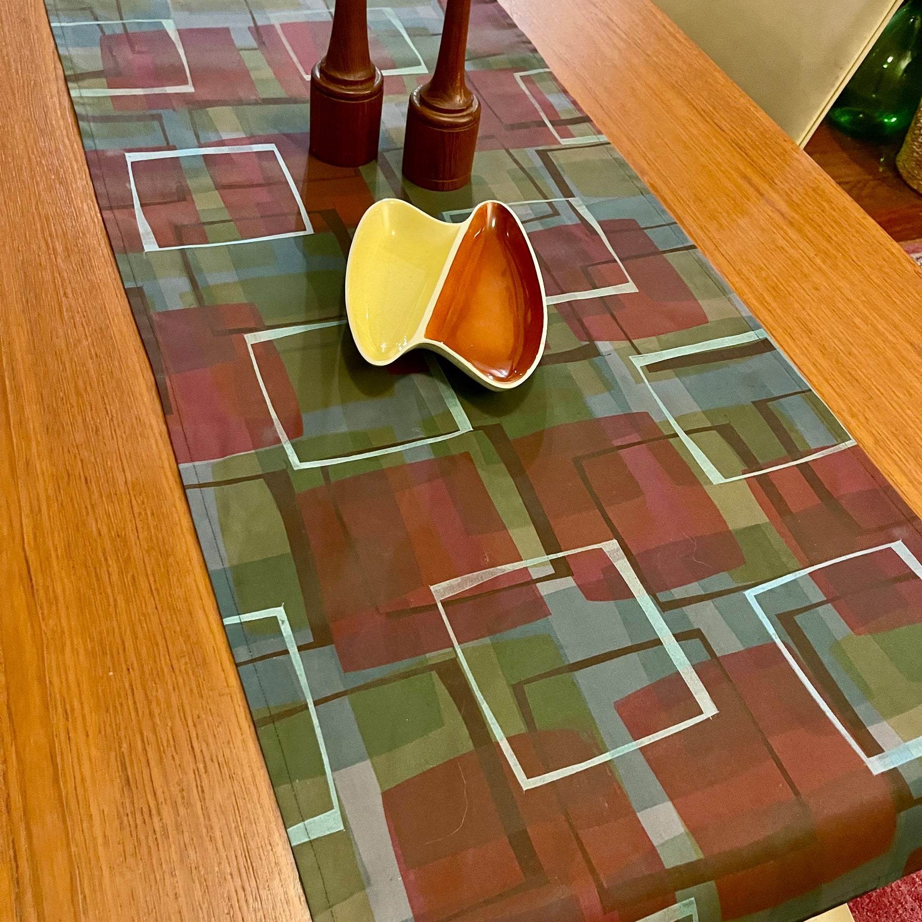Table runner - Gray rose and olive squares
