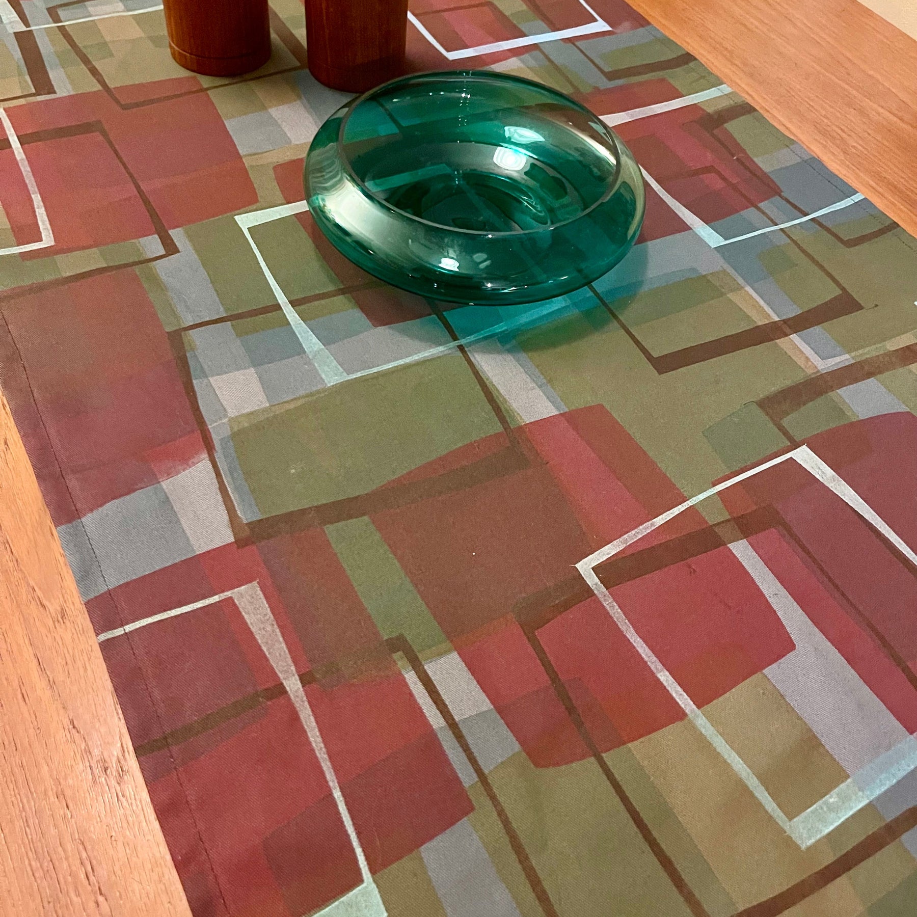 Table runner - Gray rose and olive squares