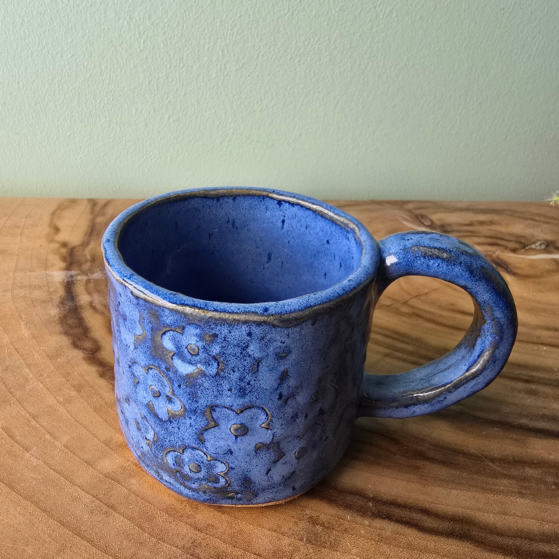 Cornflower blue daisy cup
