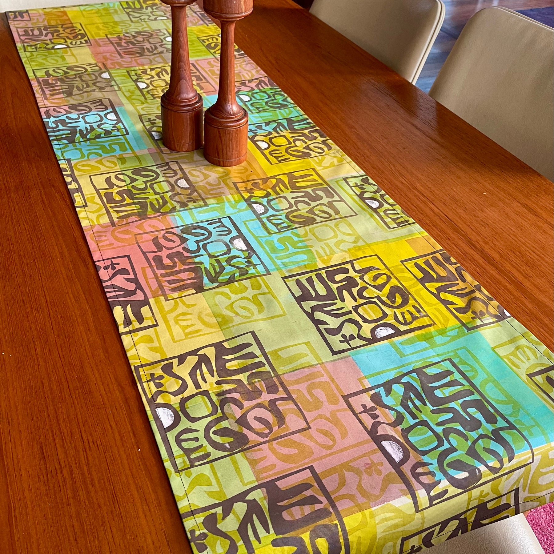 Table runner - Line bronze turquoise motif design