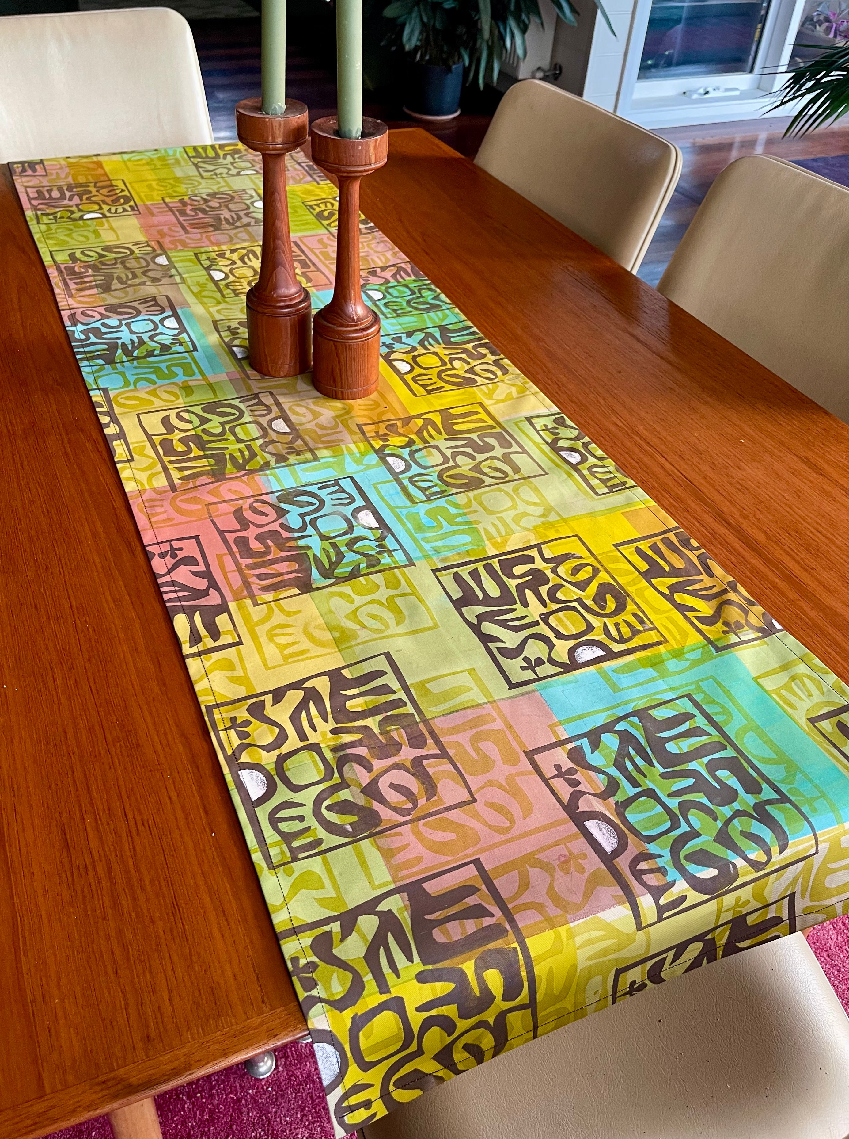 Table runner - Line bronze turquoise motif design