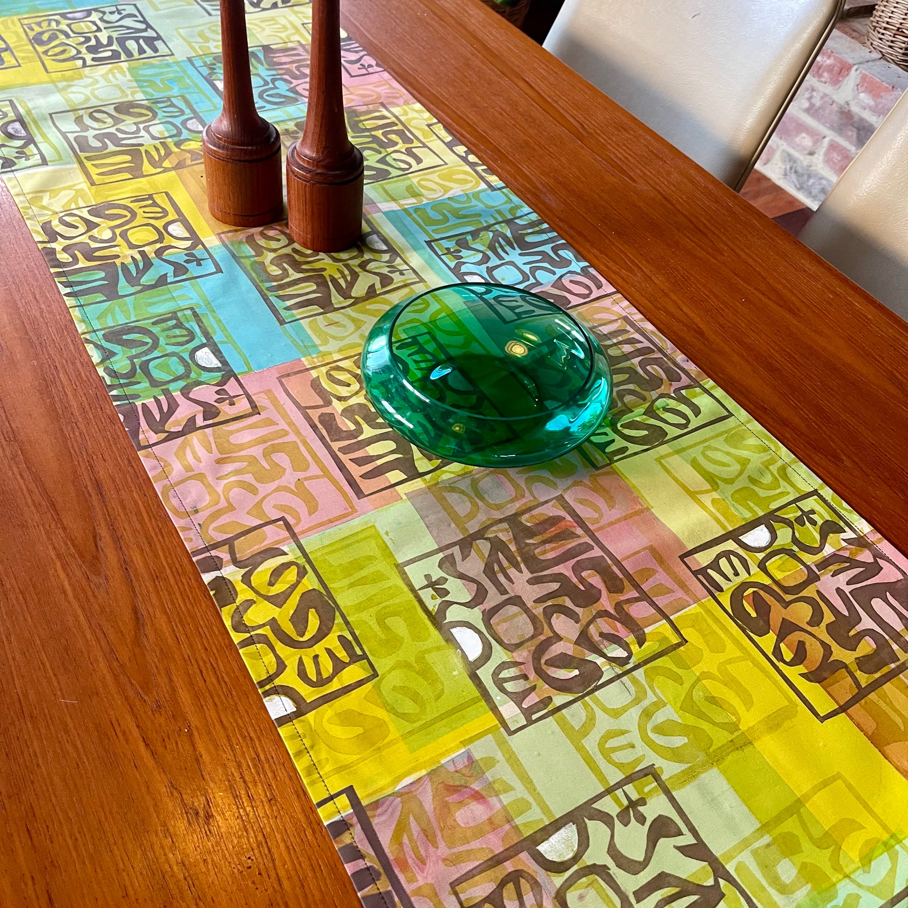 Table runner - Line bronze turquoise motif design