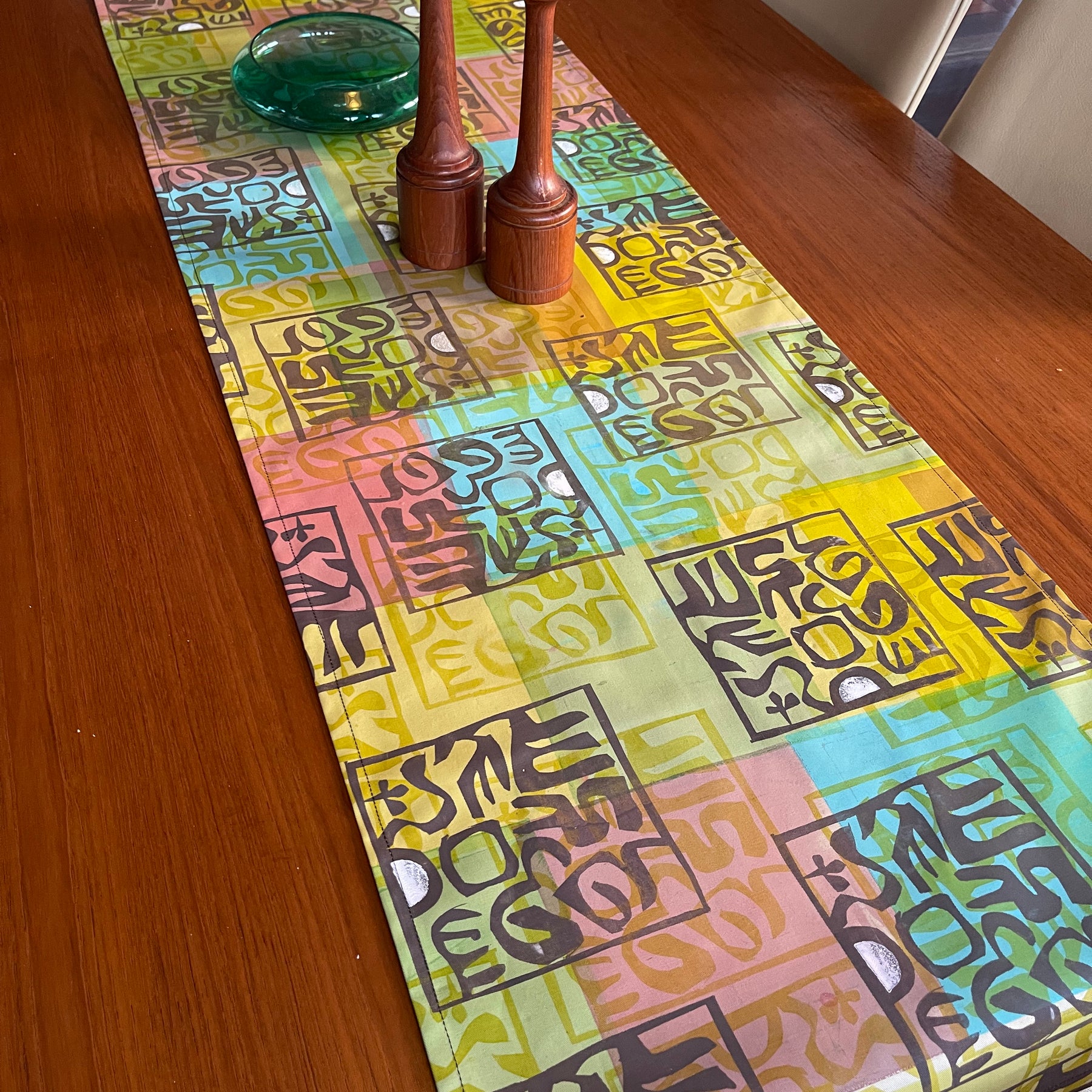 Table runner - Line bronze turquoise motif design