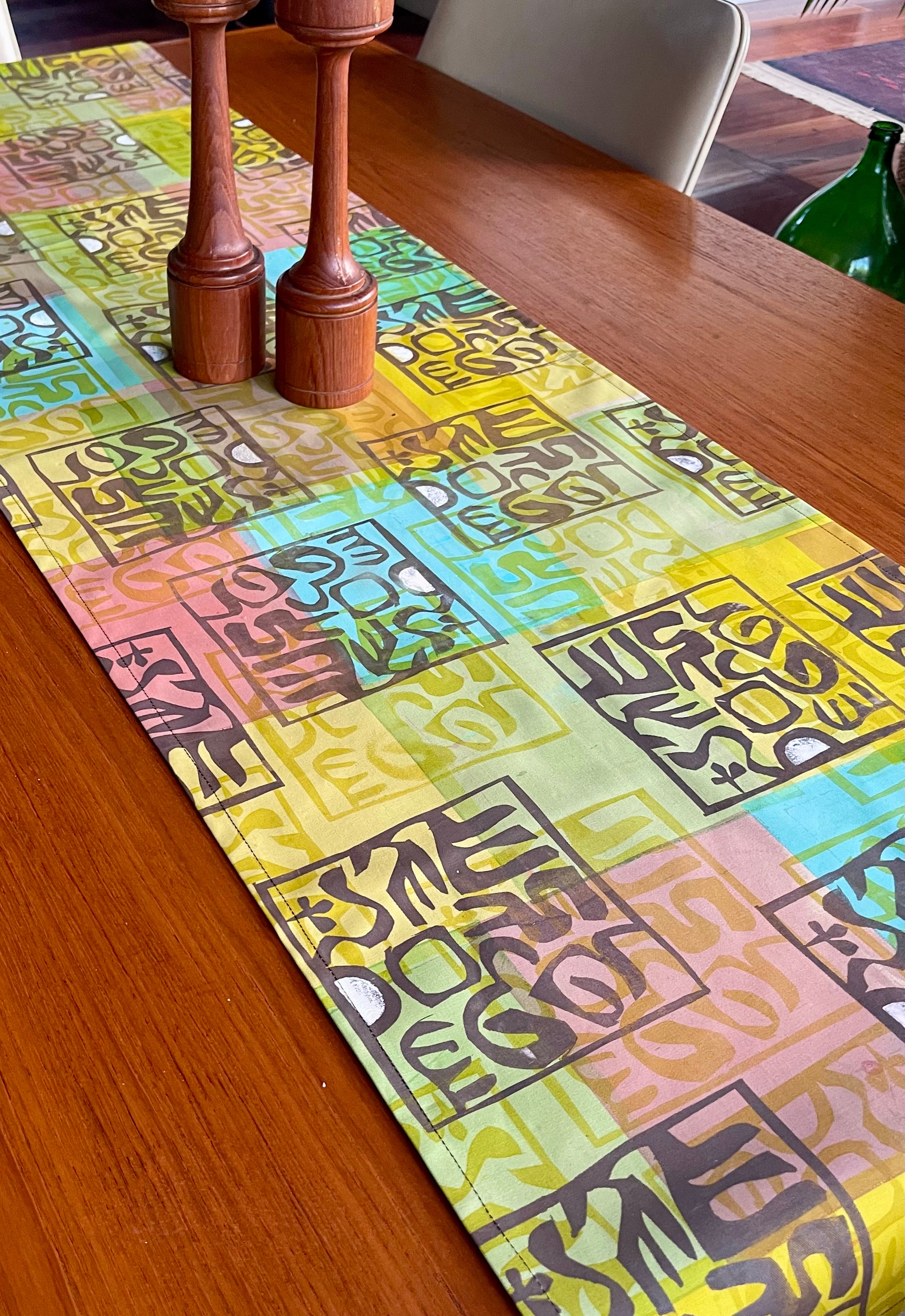 Table runner - Line bronze turquoise motif design