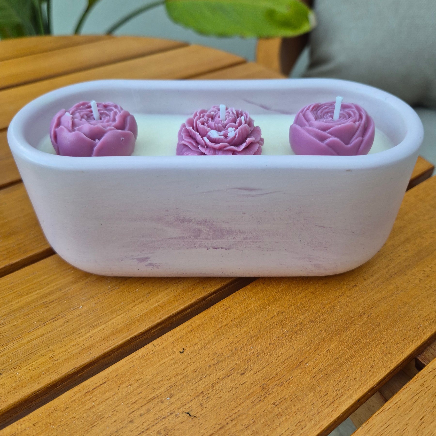 Lilac concrete bowl candle scented with gardenia and rose