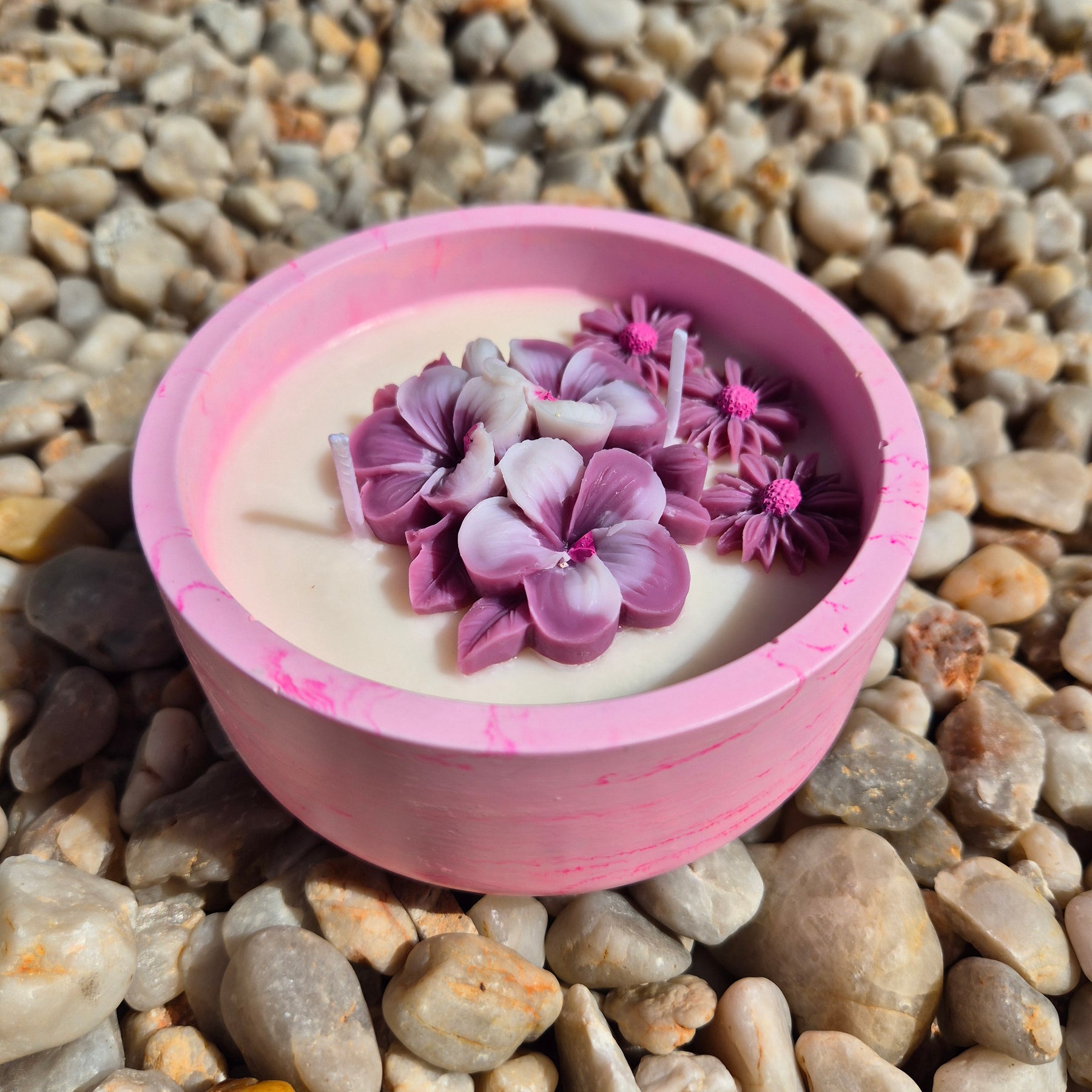 Round pink concrete bowl candle with rose and lavender scent