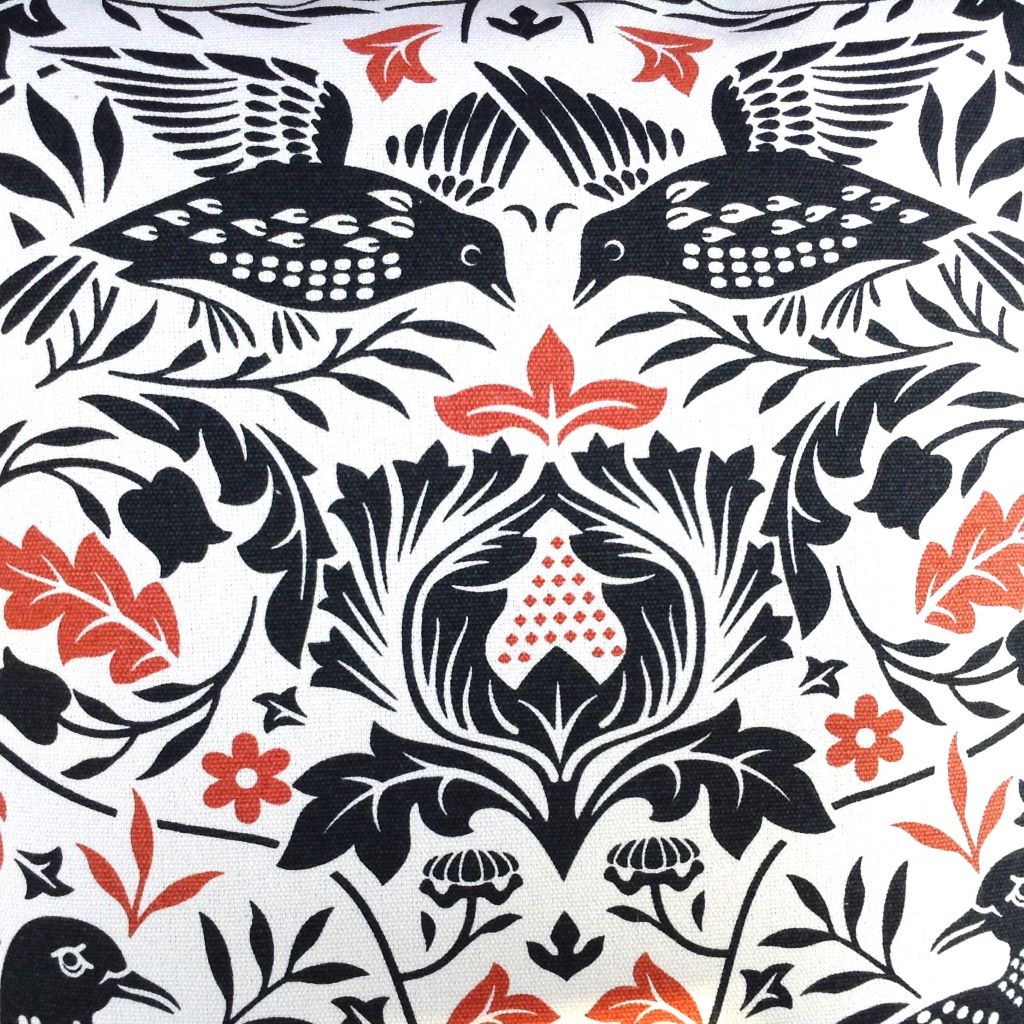 Floral cushion cover featuring bird detail. 45x45cm