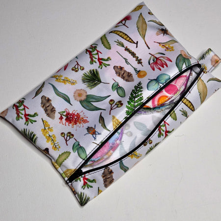 Make-up remover wipes and wildflowers wet bag set