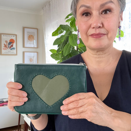 Leather makeup bag / pouch ‘Green heart’