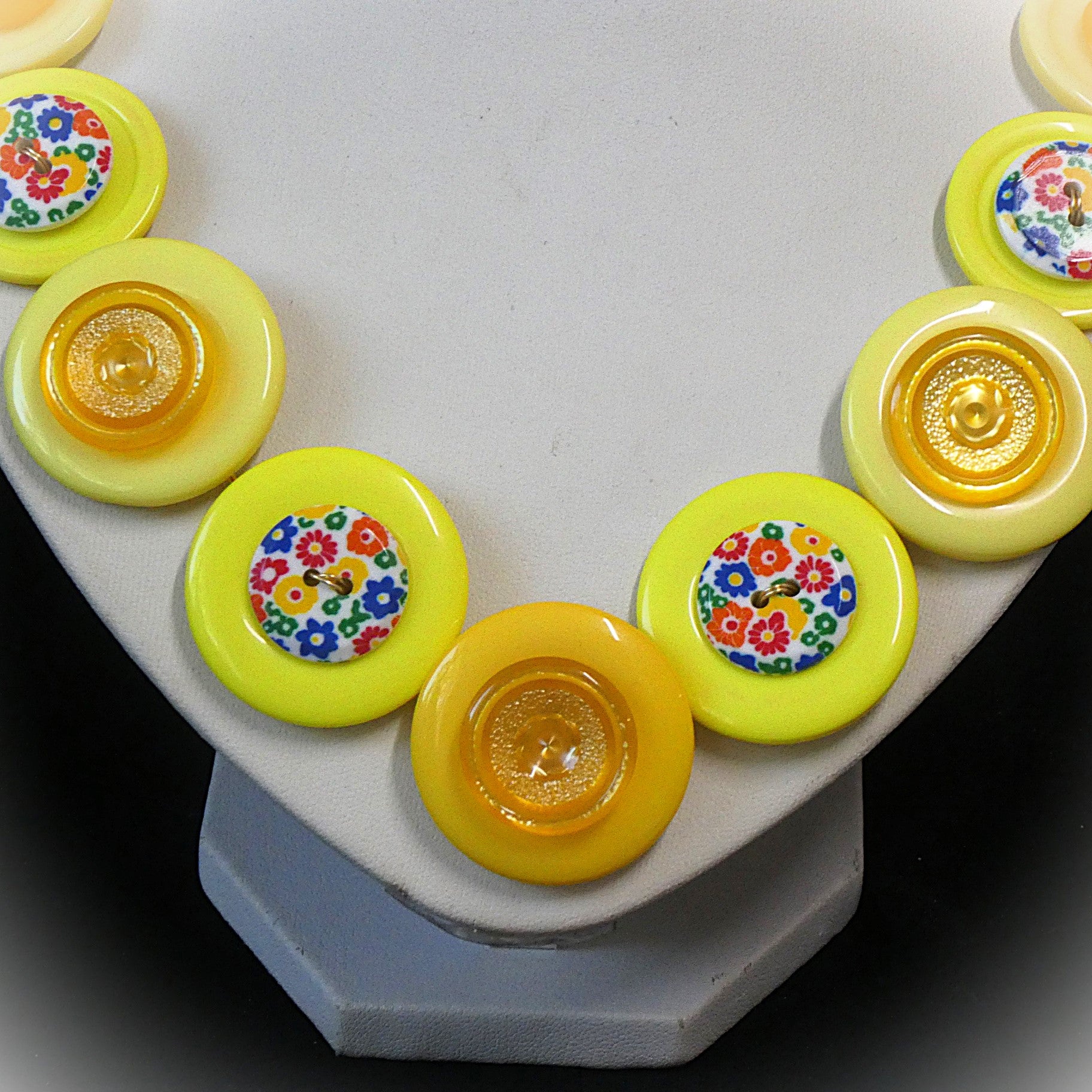Button necklace - Floral Fantasy
