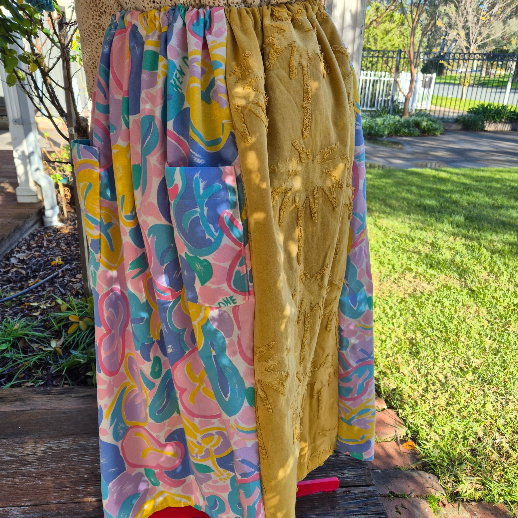 Ken Done fabric skirt, pockets, L 16-20, elastic waist
