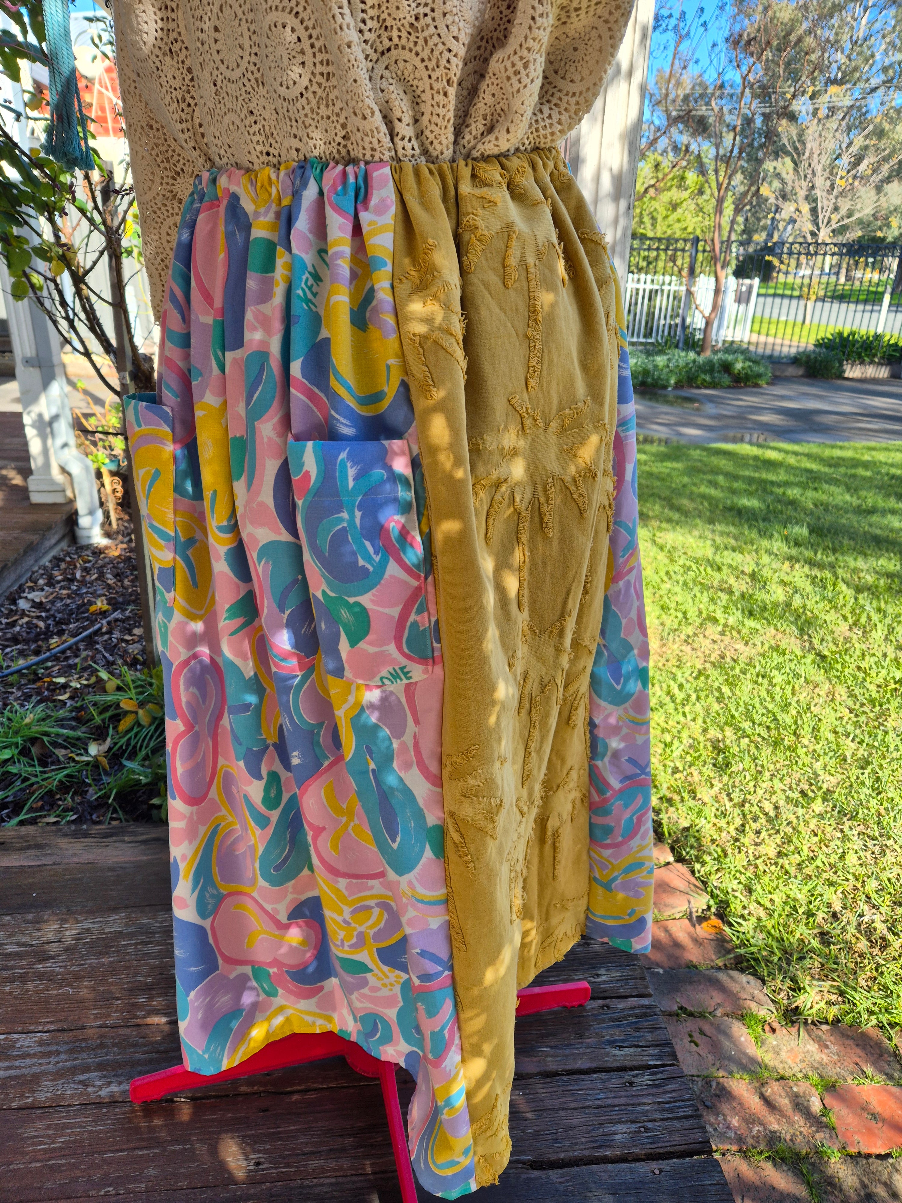 Ken Done fabric skirt, pockets, L 16-20, elastic waist