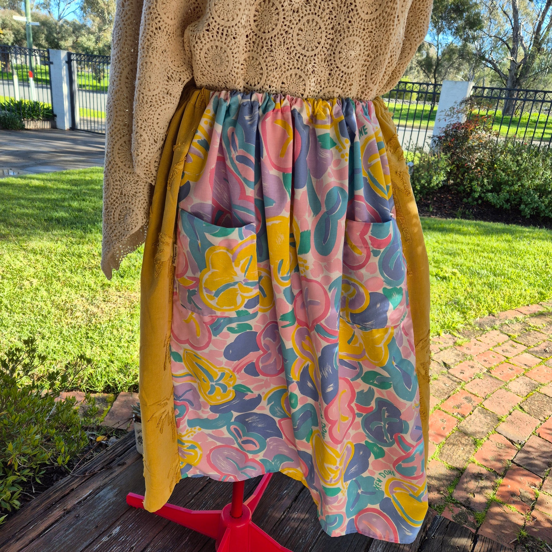 Ken Done fabric skirt, pockets, L 16-20, elastic waist