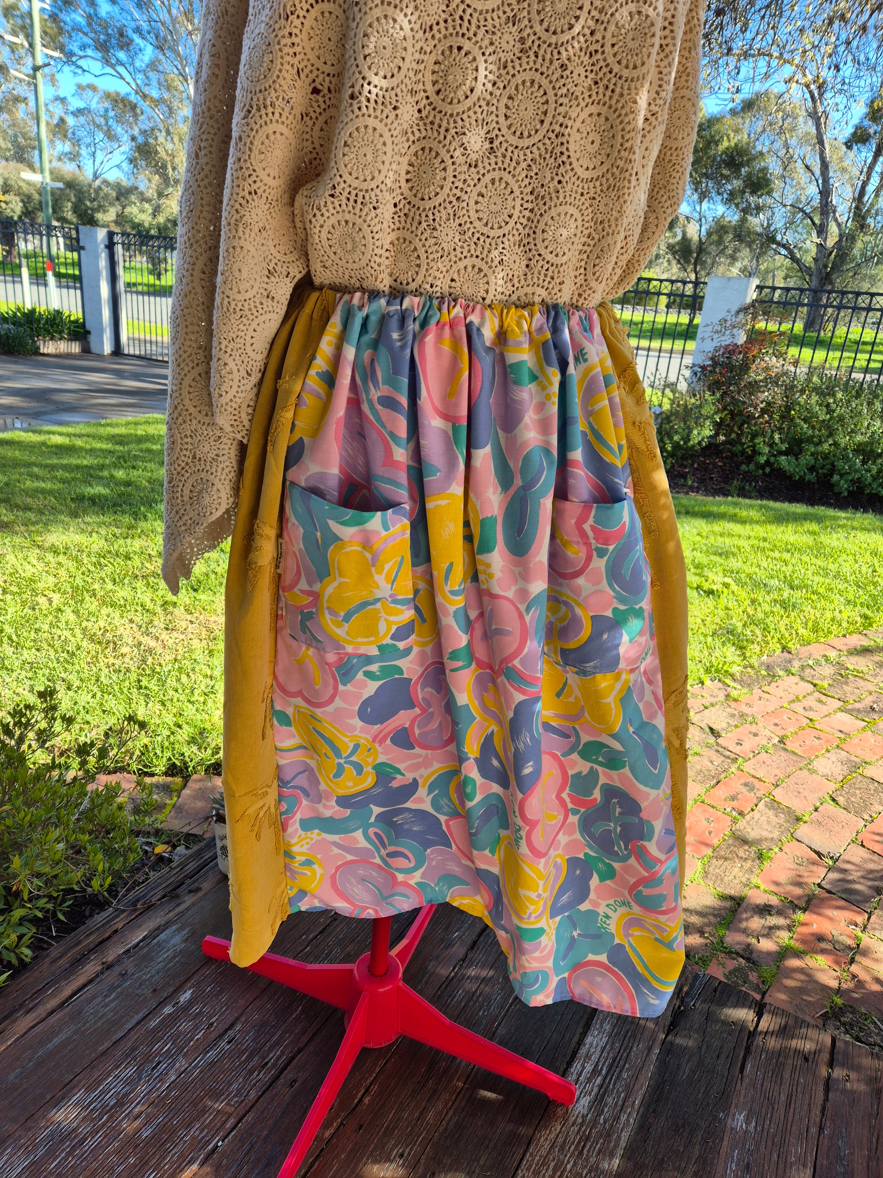 Ken Done fabric skirt, pockets, L 16-20, elastic waist