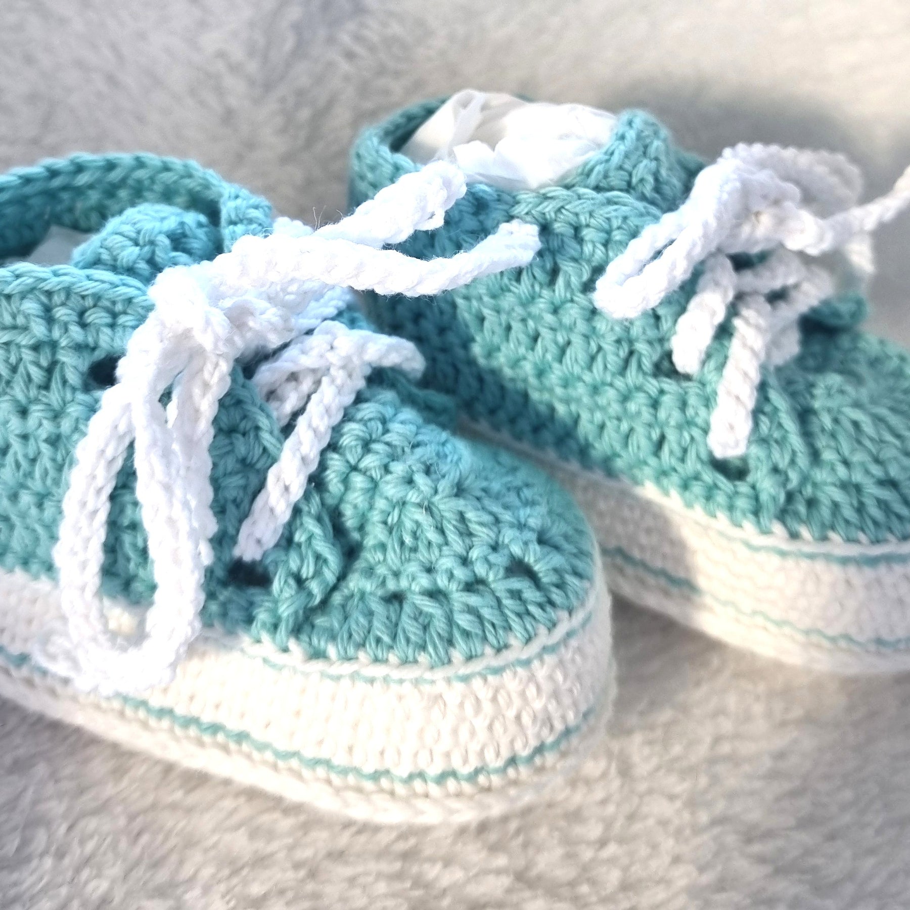 Handmade – Crochet baby shoes – various colours – fit newborn or Baby doll – BB42/1