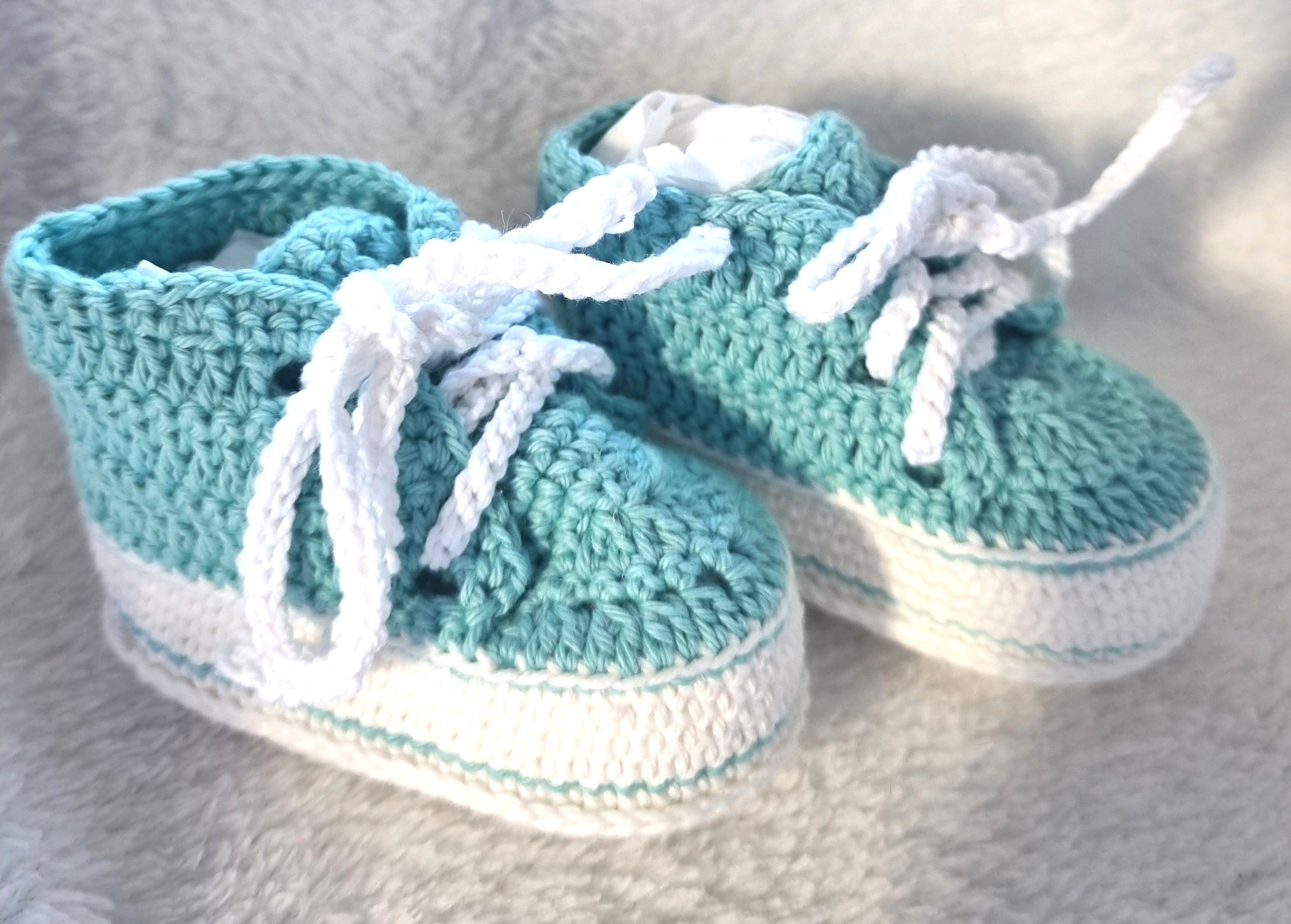 Handmade – Crochet baby shoes – various colours – fit newborn or Baby doll – BB42/1
