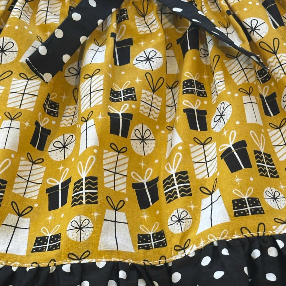 Girls Size 6 Mustard & Black Gift Print Skirt