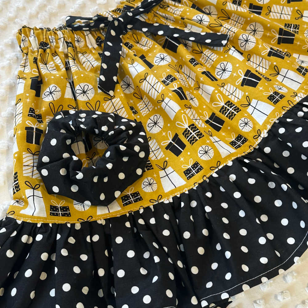 Girls Size 6 Mustard & Black Gift Print Skirt