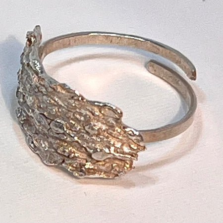Textured adjustable ring