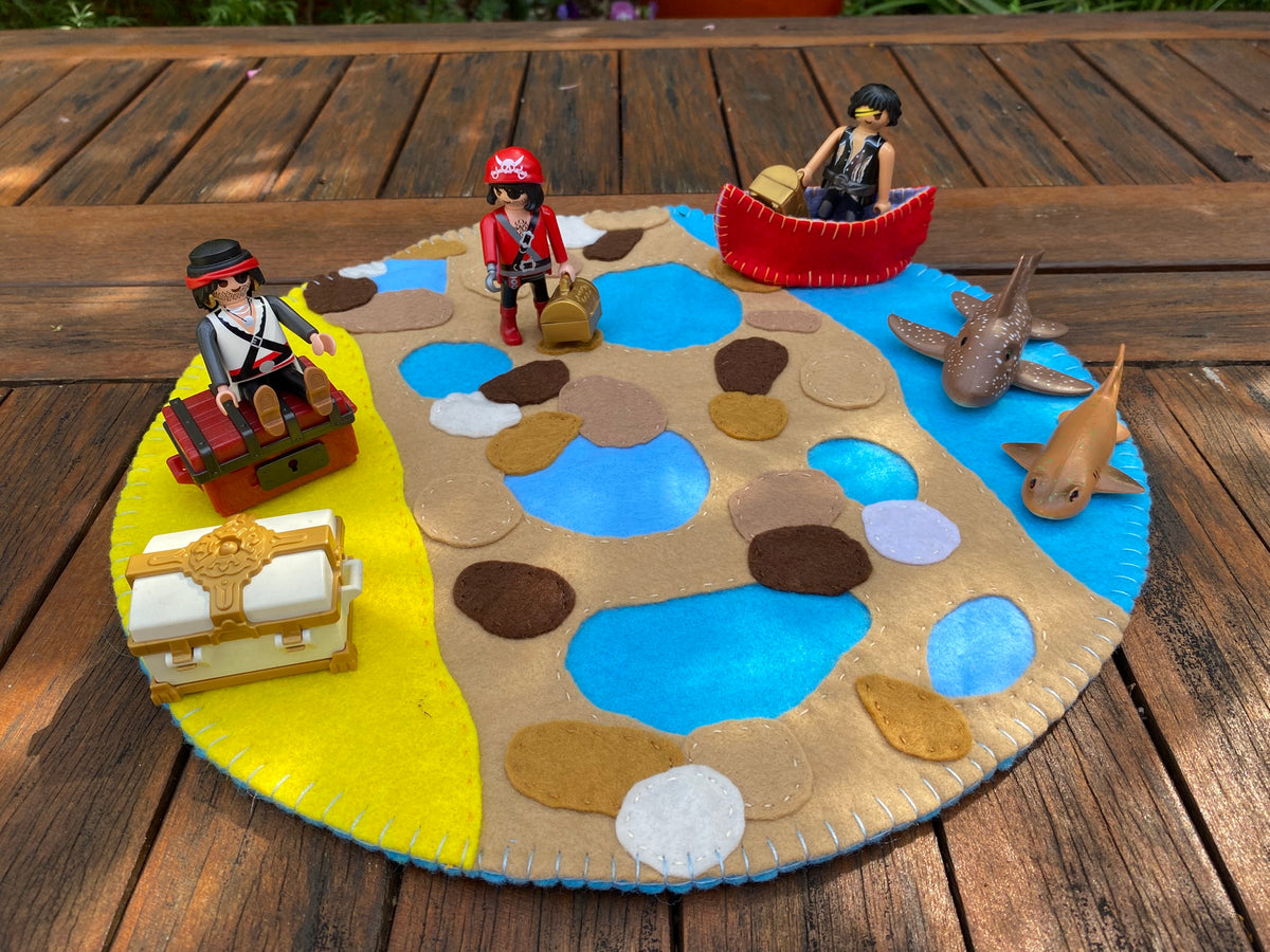 Play Felt Mat Small - A day at the beach #2