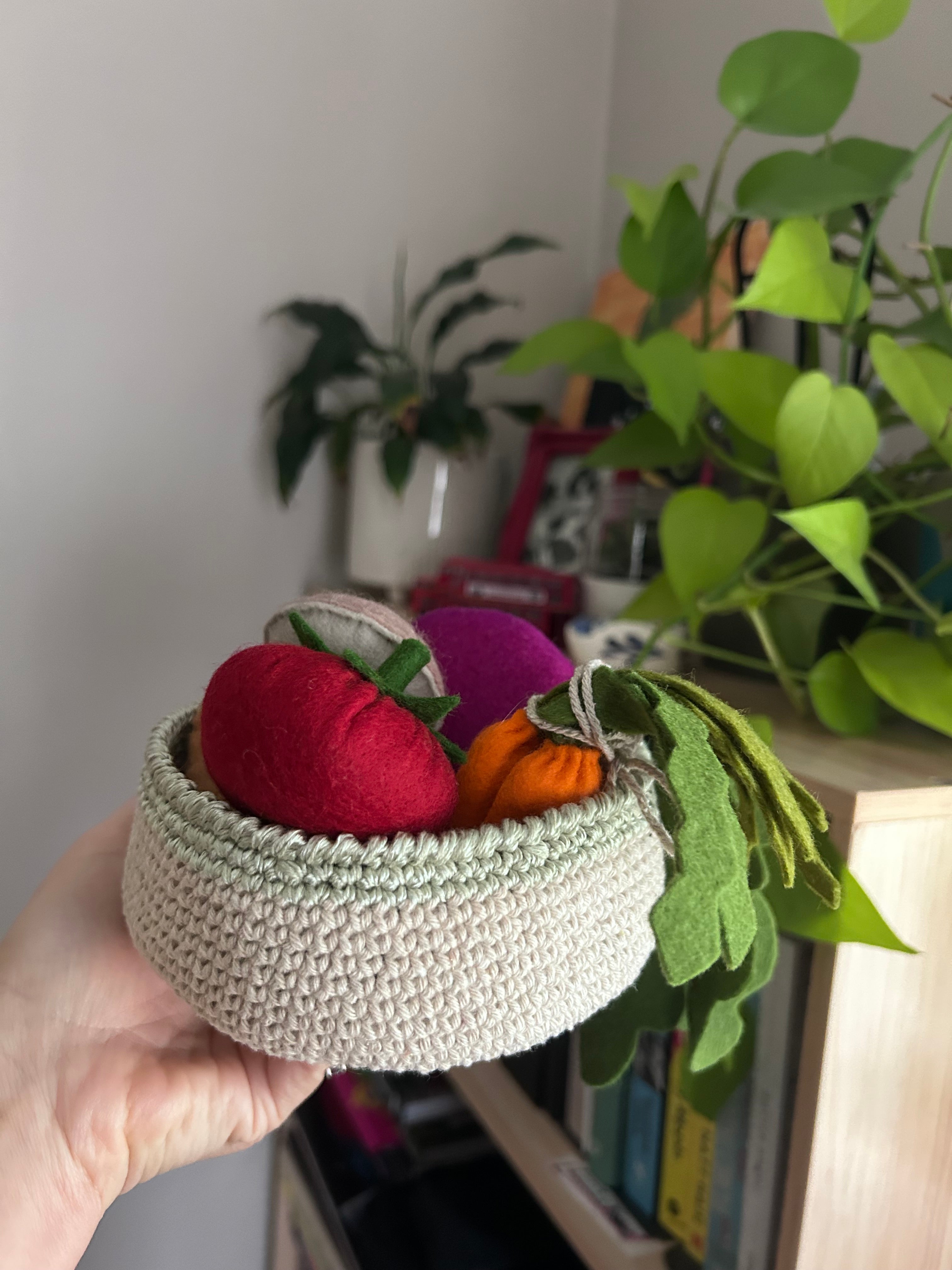 Veggies in a crochet basket, beetroot, felt play food, toddler gift value pack