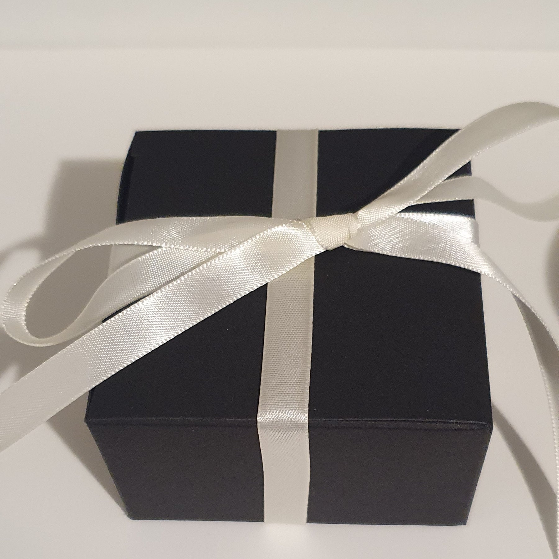 Soy Candle: Eco-Friendly, Gift Box With Ribbon, Light Fragrance, Handmade in Australia.