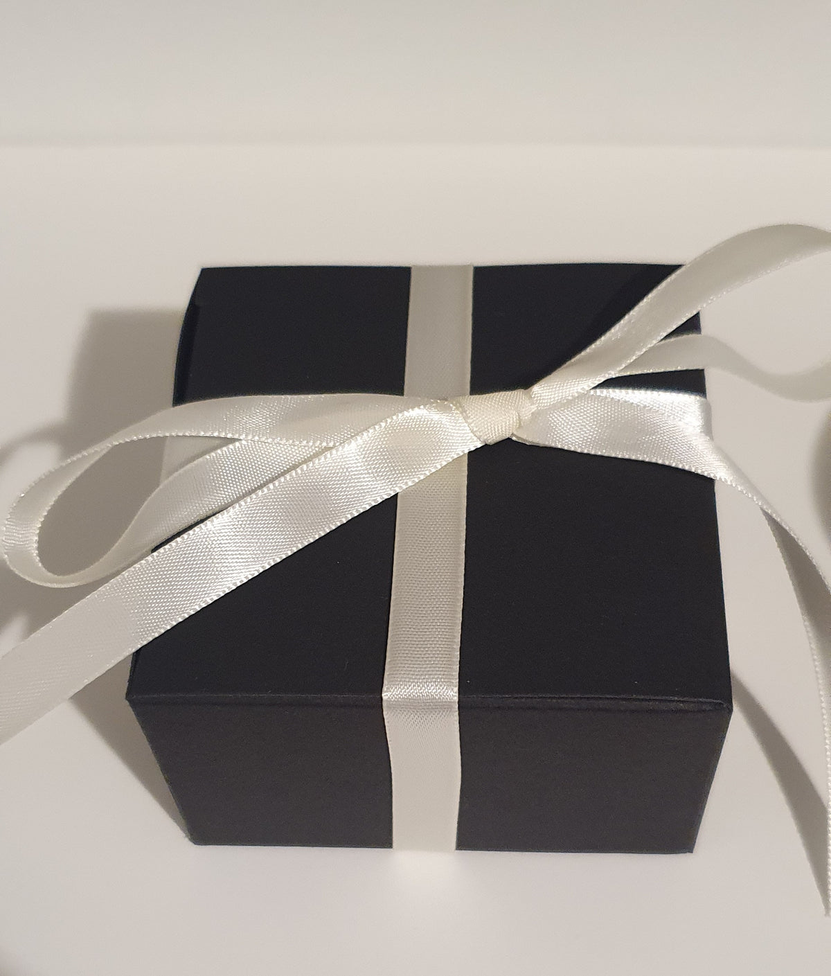 Soy Candle: Eco-Friendly, Gift Box With Ribbon, Light Fragrance, Handmade in Australia.