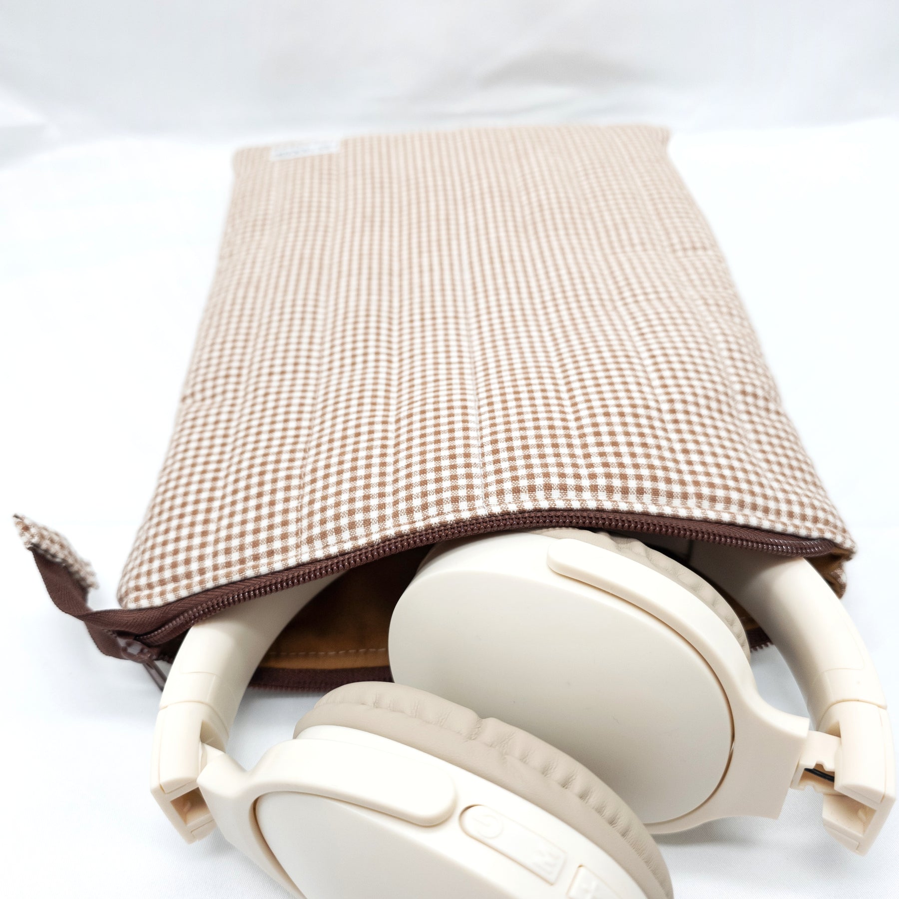 Padded Kindle Sleeve, Quilted E-reader case, Caramel Gingham