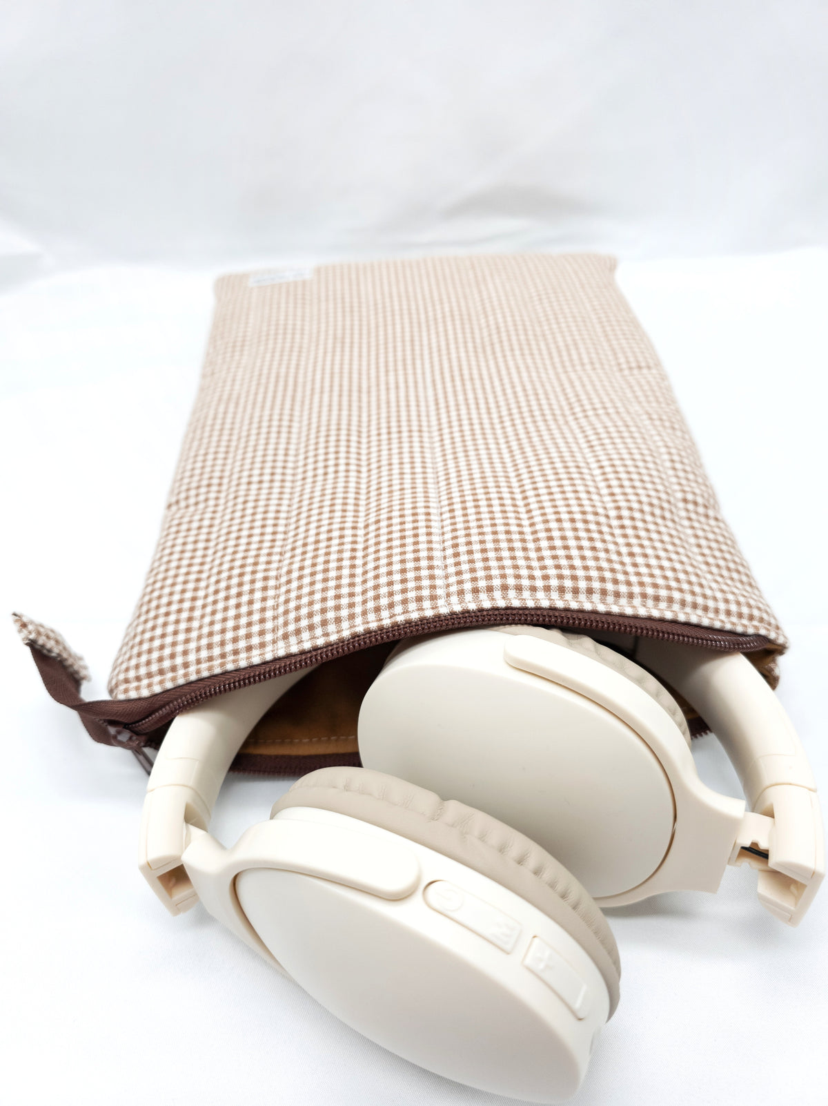 Padded Kindle Sleeve, Quilted E-reader case, Caramel Gingham